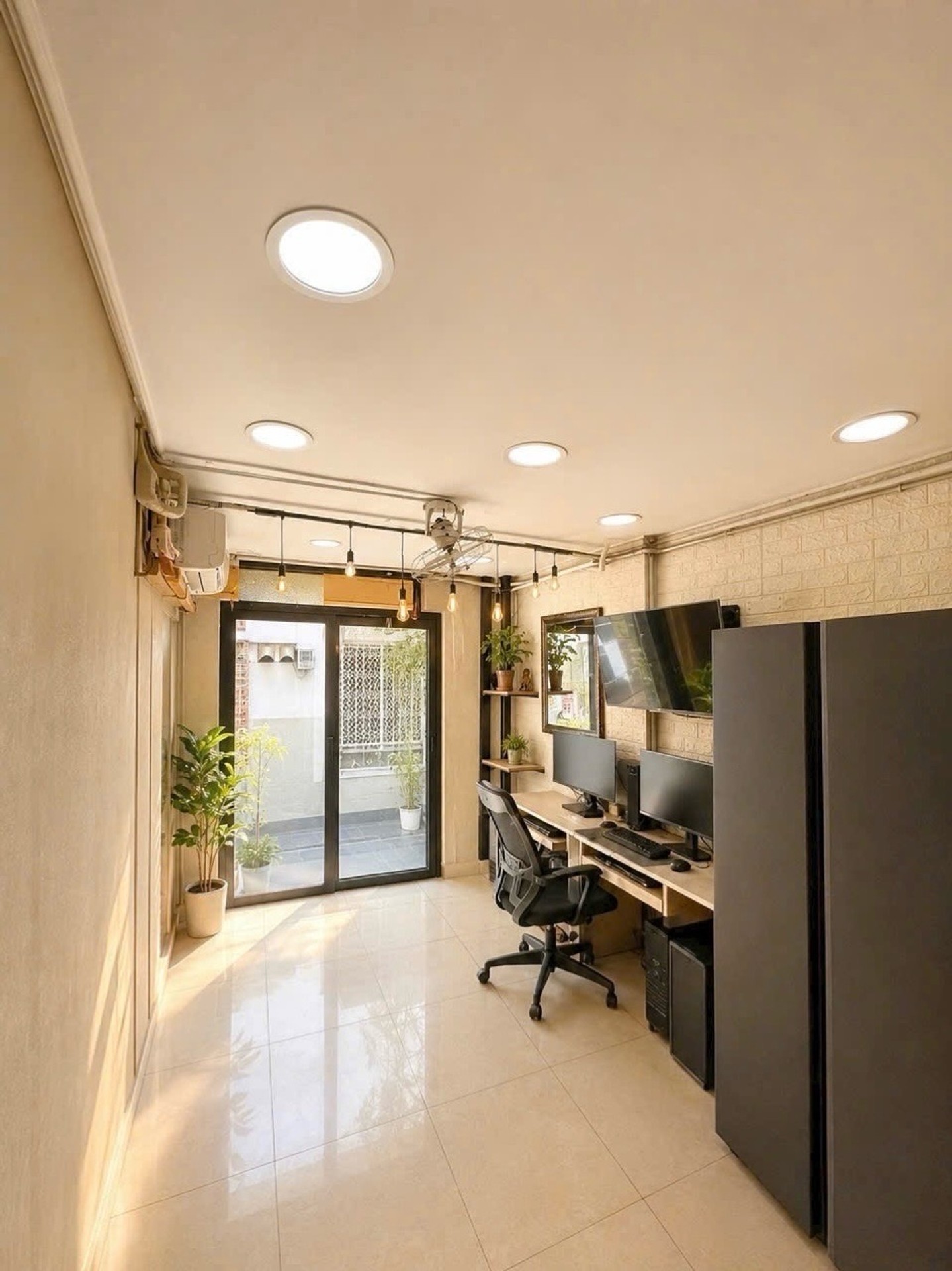 Nhà 2 tầng giá tốt trung tâm Quận 3
