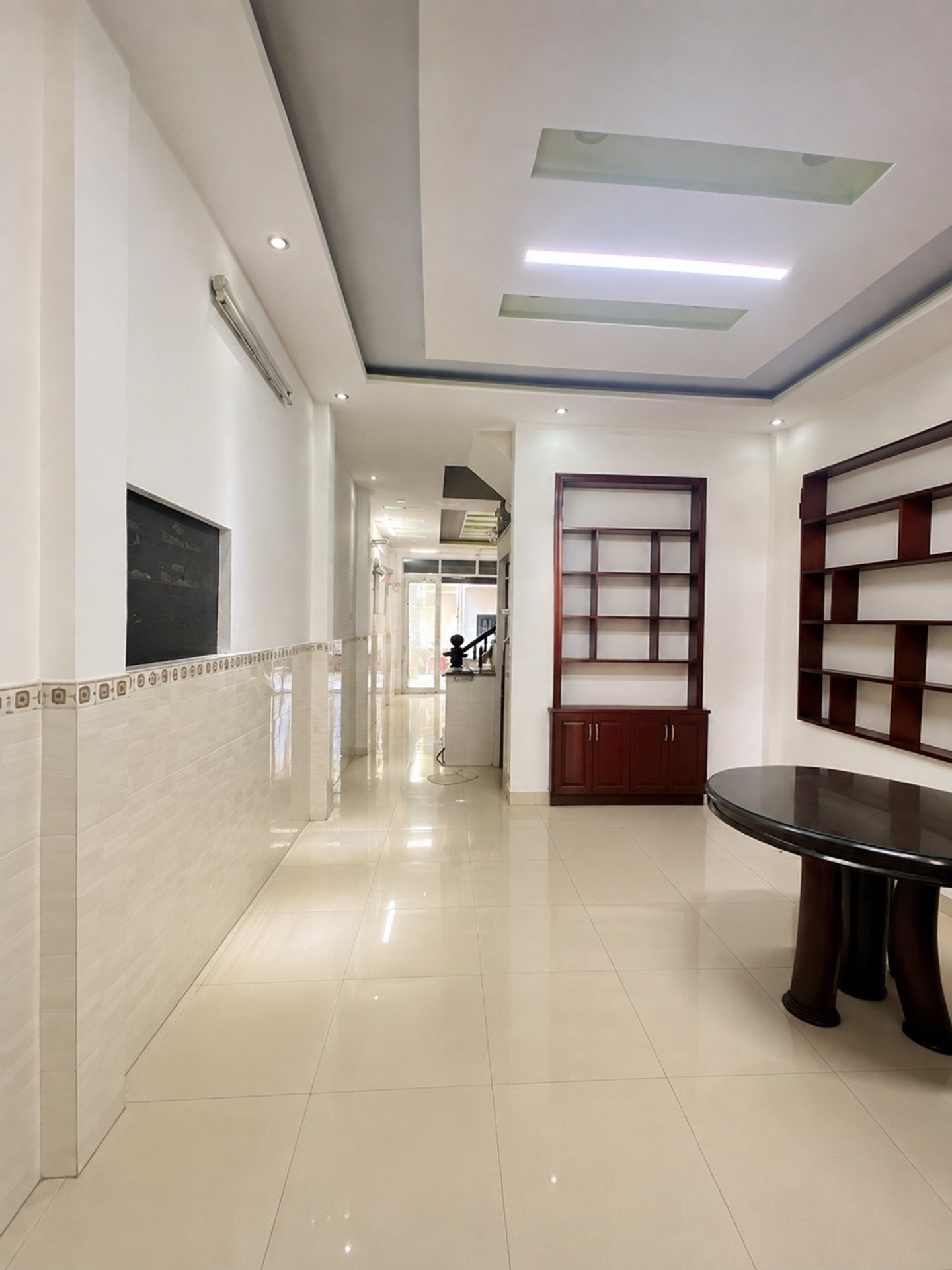 Bán nhà riêng 4 tầng tại phường Bùi Thế Mỹ, 70m2, 4PN, giá 8.3 tỷ đồng