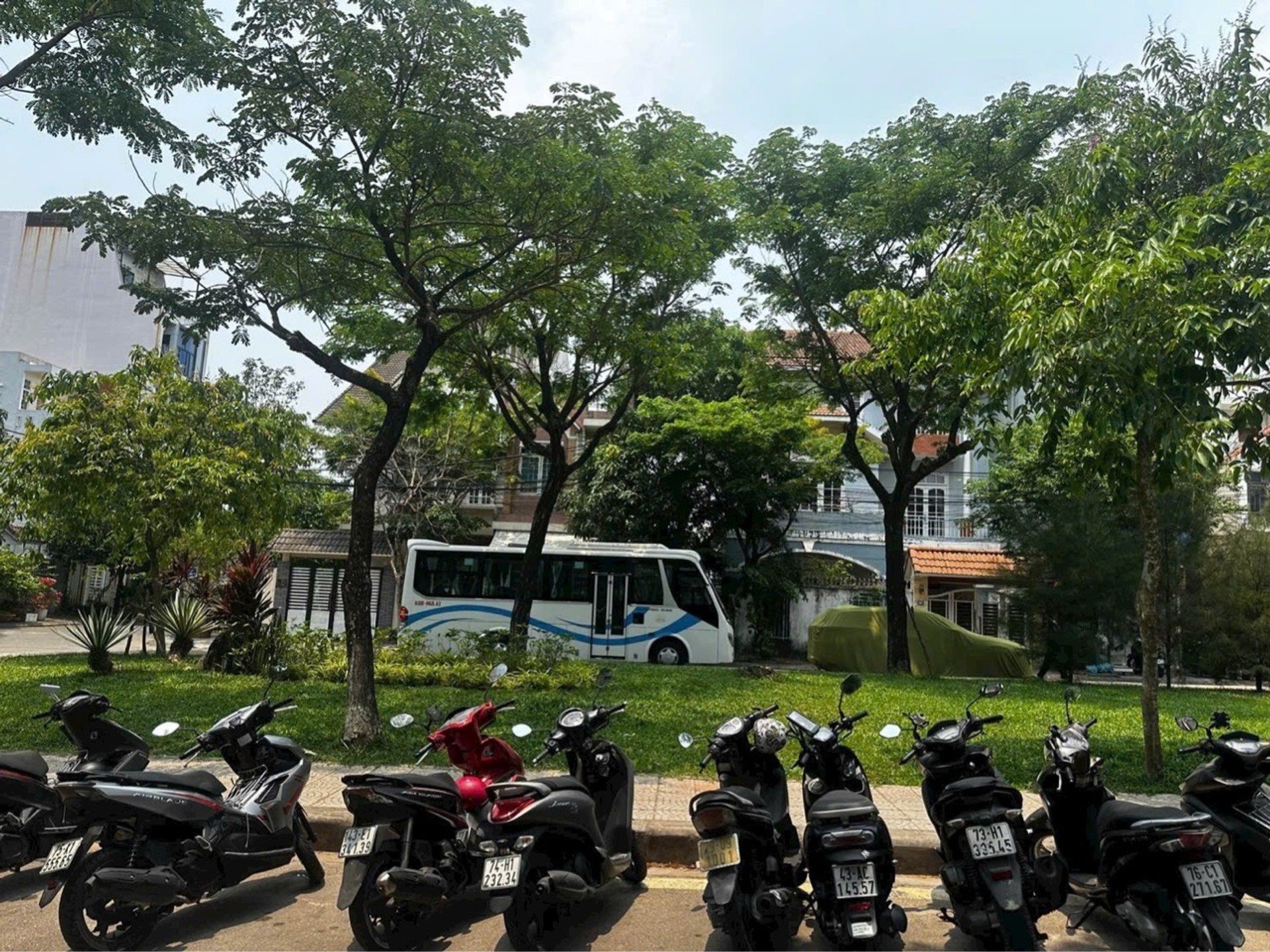 Toà căn hộ mini 8 tầng ven công viên tại An Thượng
