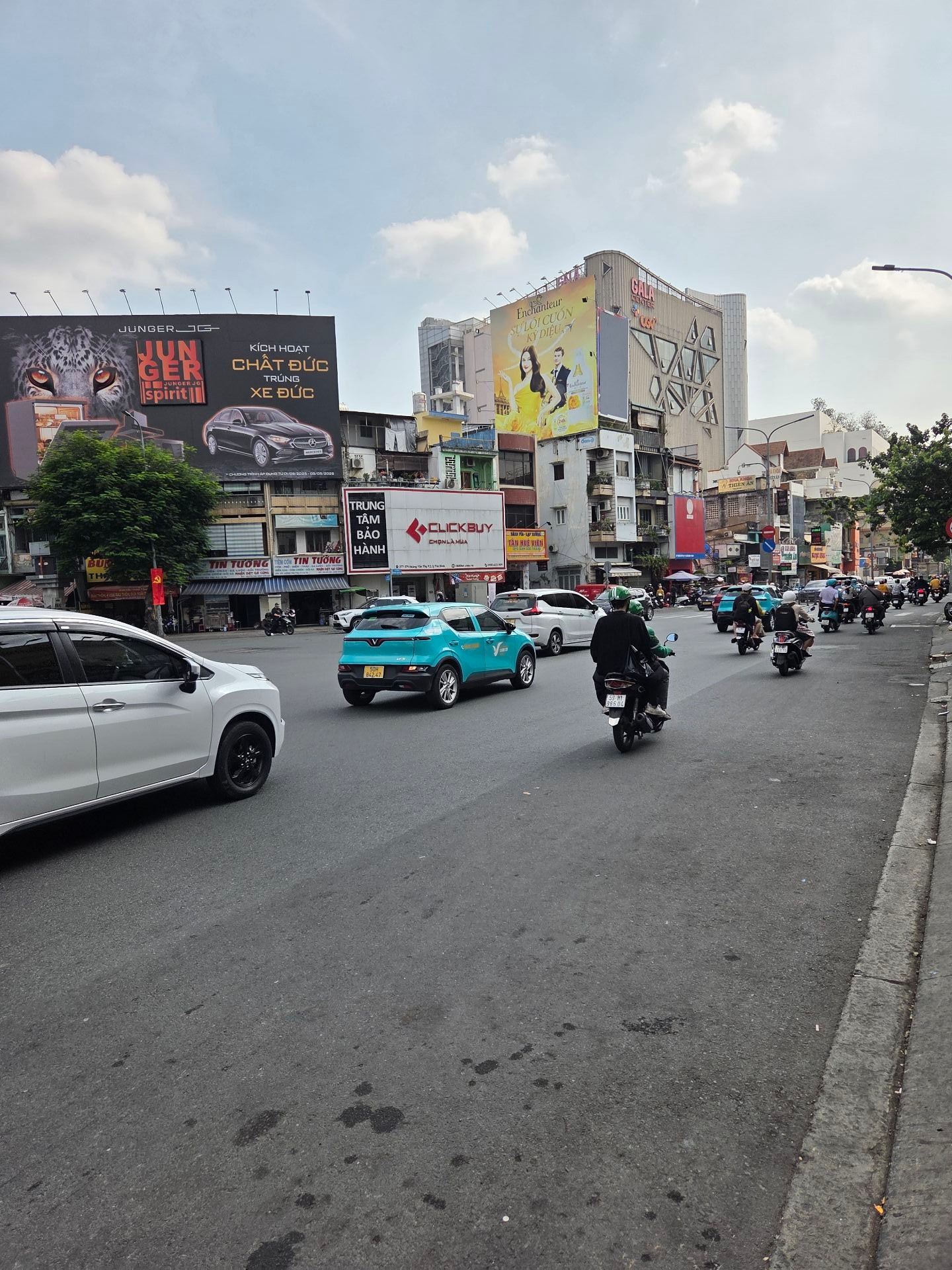 Bán nhà 5 tầng gần sân bay Tân Bình, 4 phòng ngủ, giá 6.8 tỷ