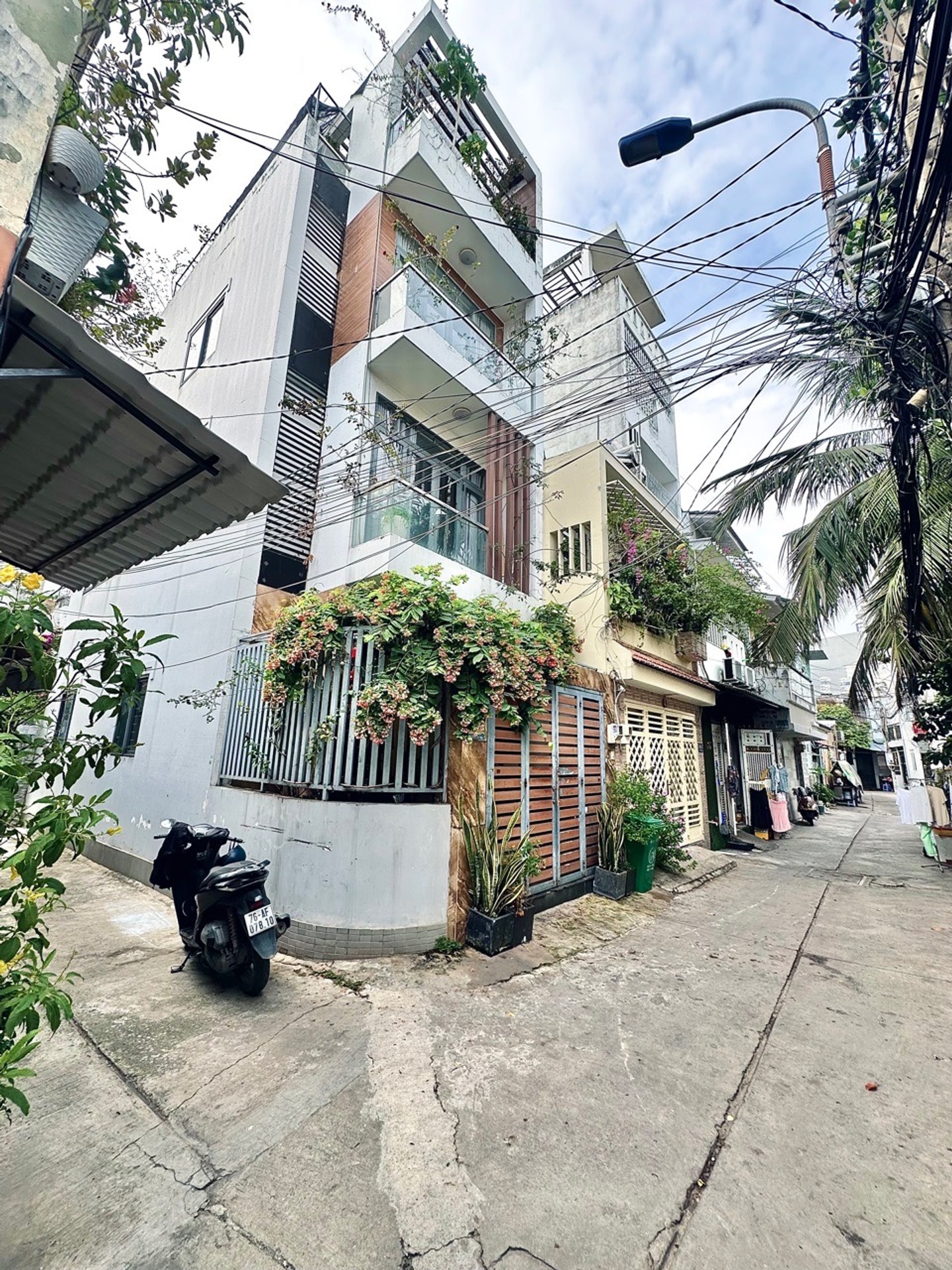 Nhà cấp 4 hẻm ô tô ngay trung tâm Tân Bình