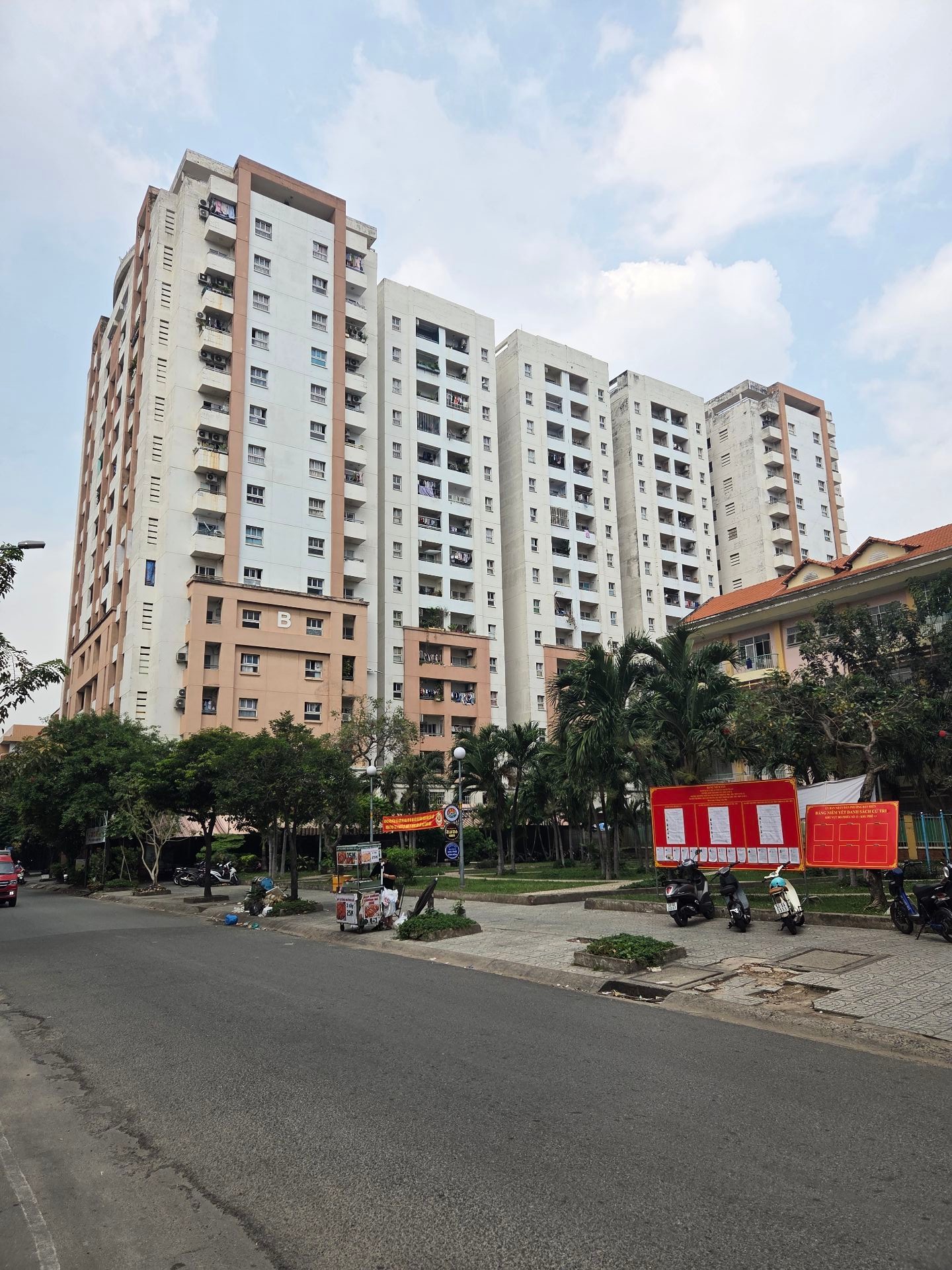 Bán căn hộ chung cư 2 phòng ngủ tại phường Hồng Lạc, căn hộ thoáng mát tầng 11 có thang máy