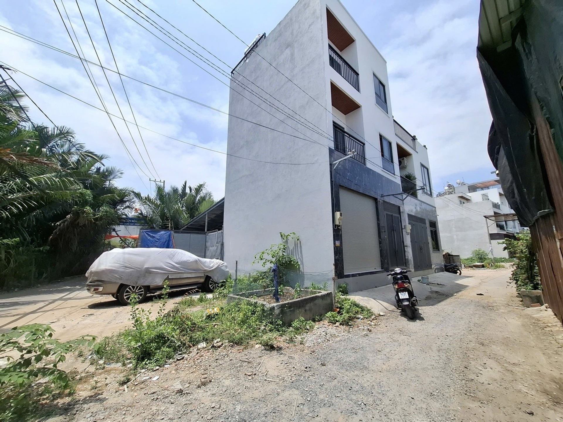 Bán nhà riêng 4 tầng diện tích 104.6m2 tại Huỳnh Tấn Phát, hẻm xe hơi