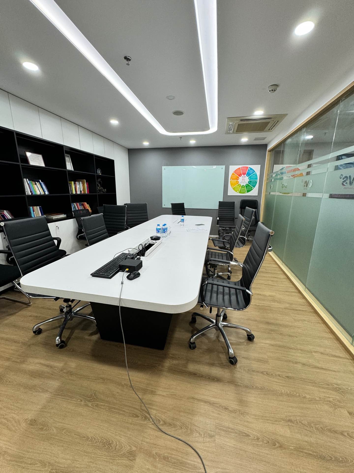 Văn phòng đẳng cấp lô góc mặt tiền rộng, vị trí kim cương quận trung tâm