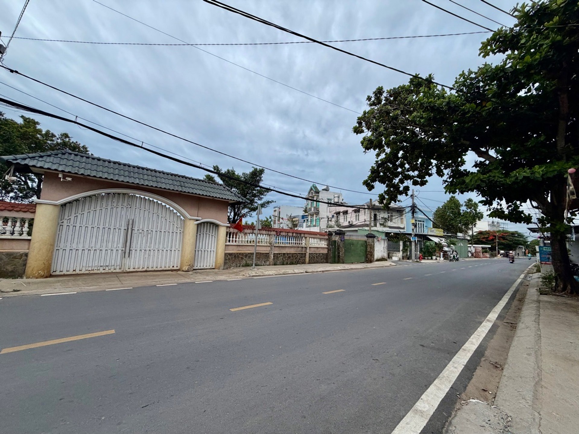 Bán đất mặt tiền rộng 42m tại Hóc Môn, giá 39 tỷ