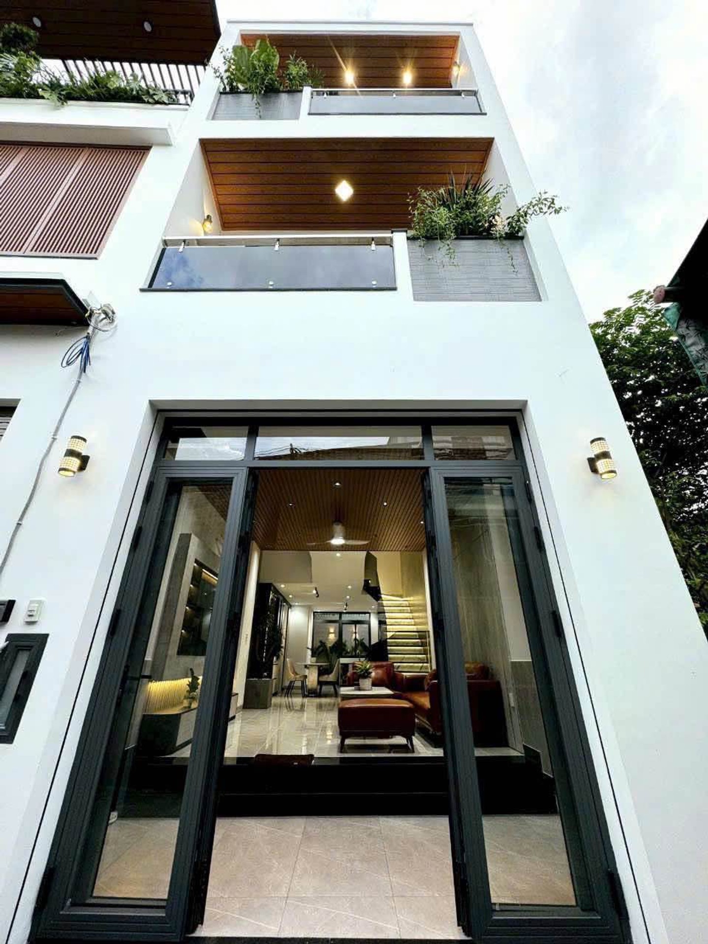Cơ Hội Hiếm Có: Nhà Riêng 3 Tầng Tặng Nội Thất, Vị Trí Vàng Chỉ Với 7.8 Tỷ