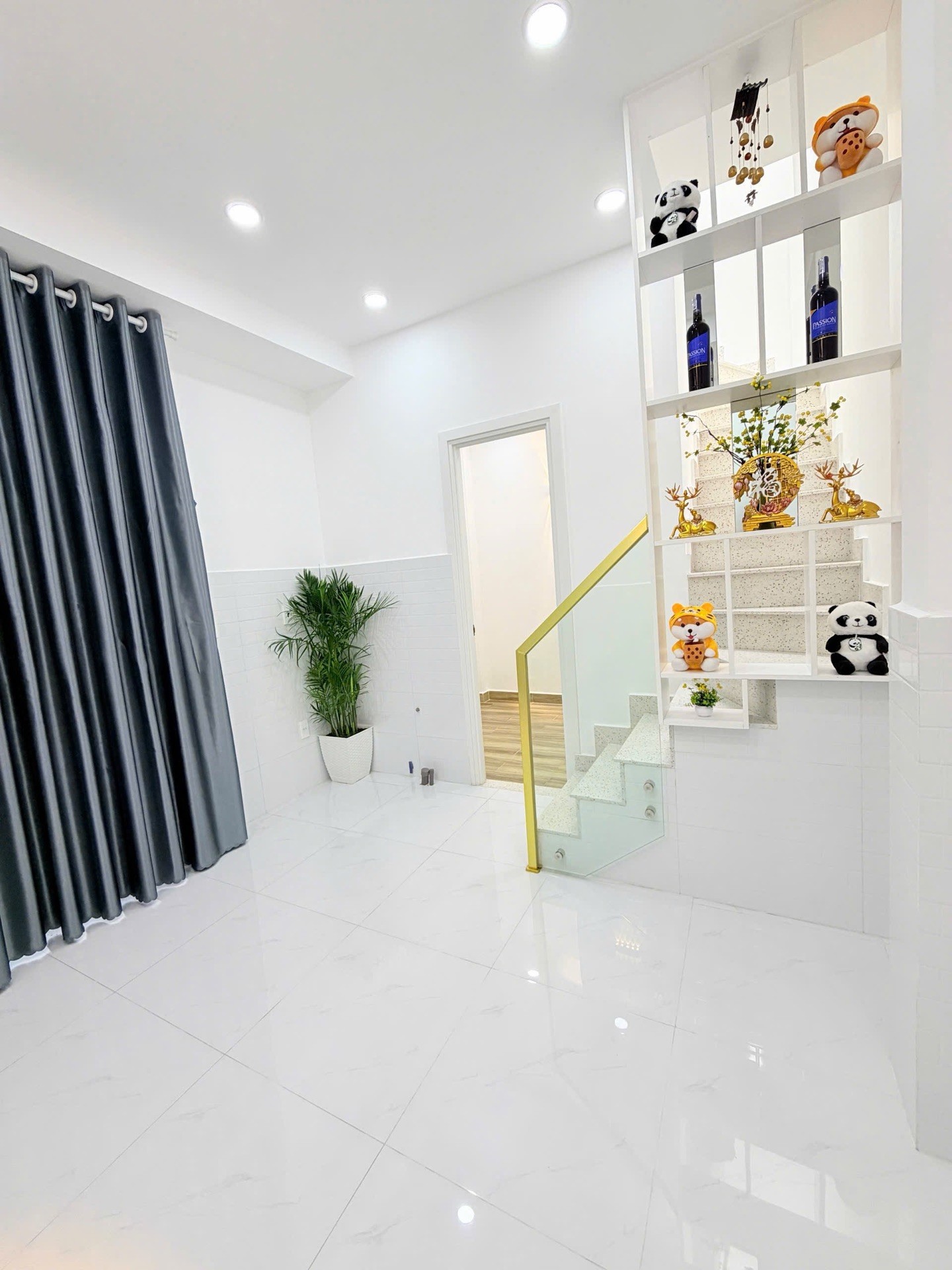 NHÀ MỚI 2 TẦNG - HỒNG LẠC - TÂN BÌNH - GẦN MT - 19 M2 - VUÔNG ĐẸP HOÀN CÔNG ĐỦ - TẶNG FULL NỘI THẤT