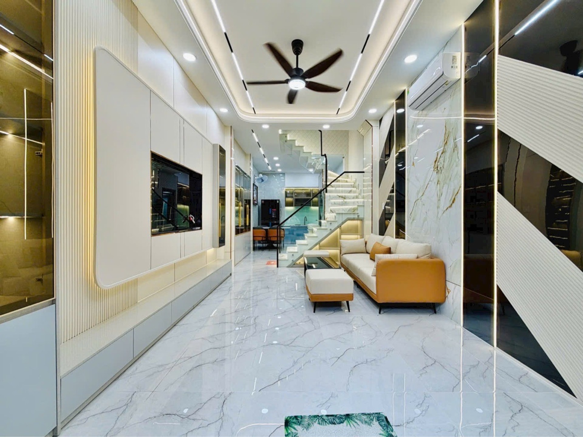 Nhà 4 tầng Tân Bình gần sân bay, gần 40m2, xe hơi đậu đỗ ngày đêm. Nhỉnh 6 tỷ