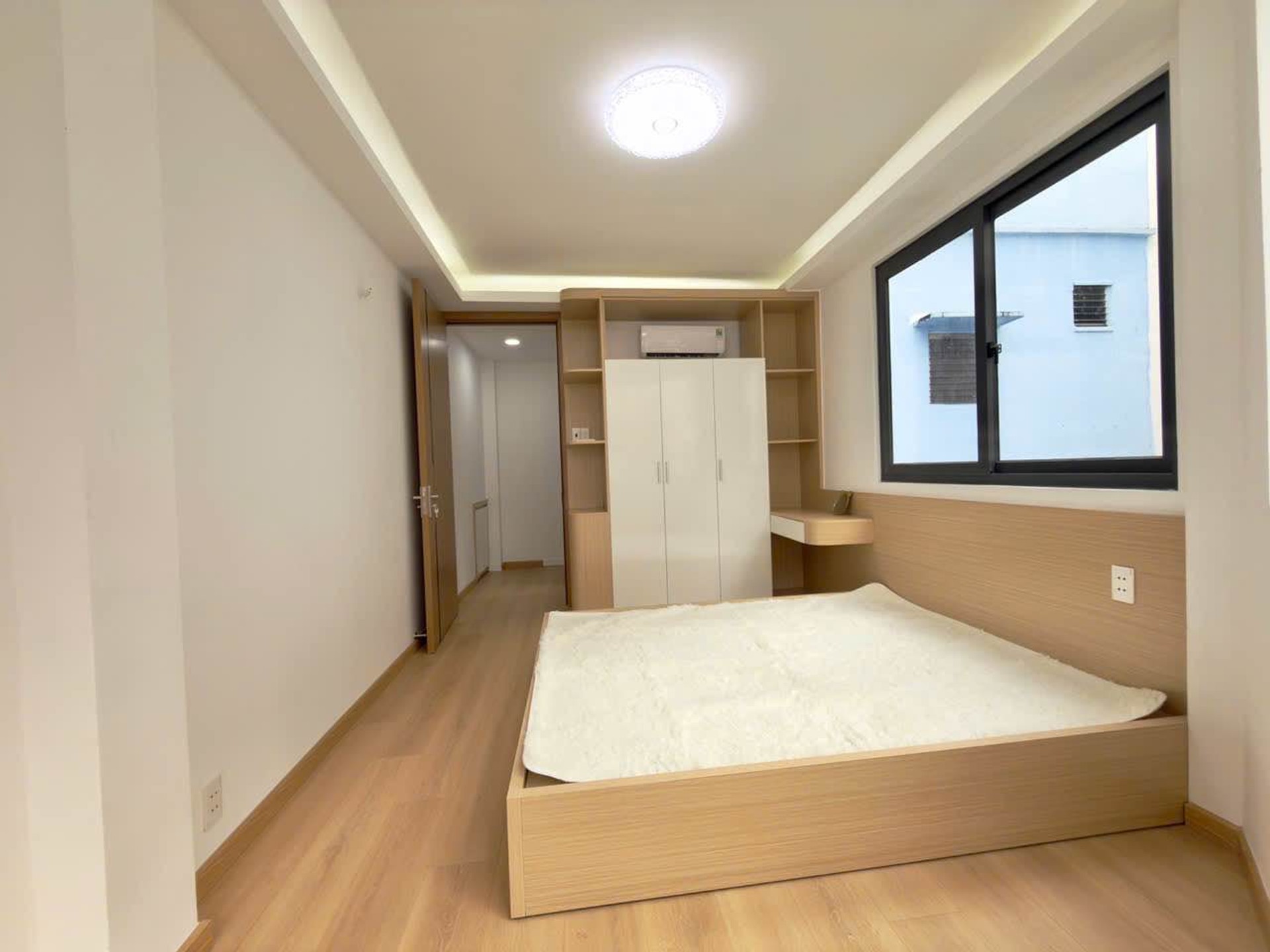 Nhà 4 tầng hẻm ô tô giáp Quận 3 - Sẵn sàng ở ngay
