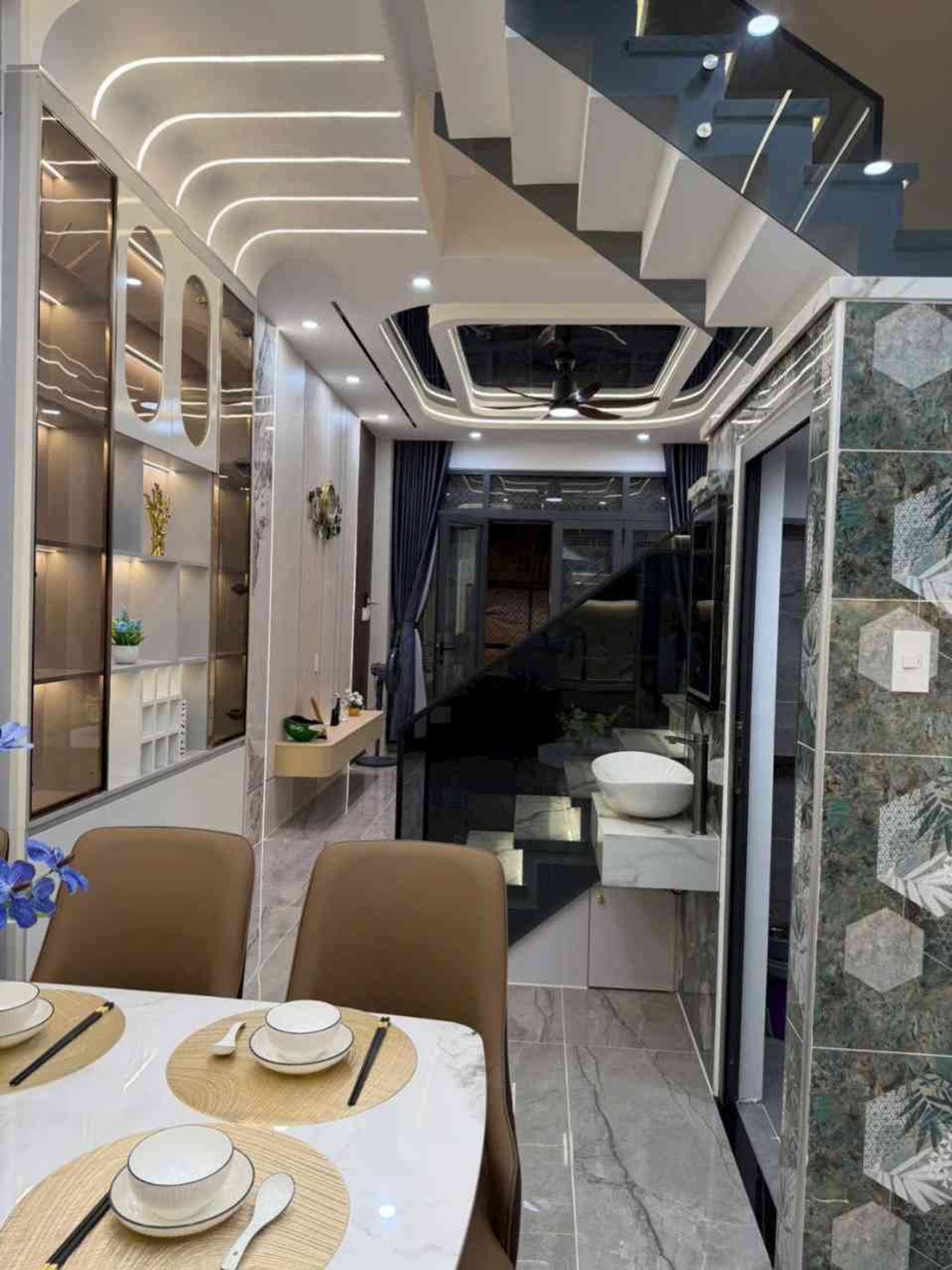 Bán nhà 3 tầng hẻm xe hơi ở Tân Sơn, 44m2, 4PN, giá 7.2 tỷ