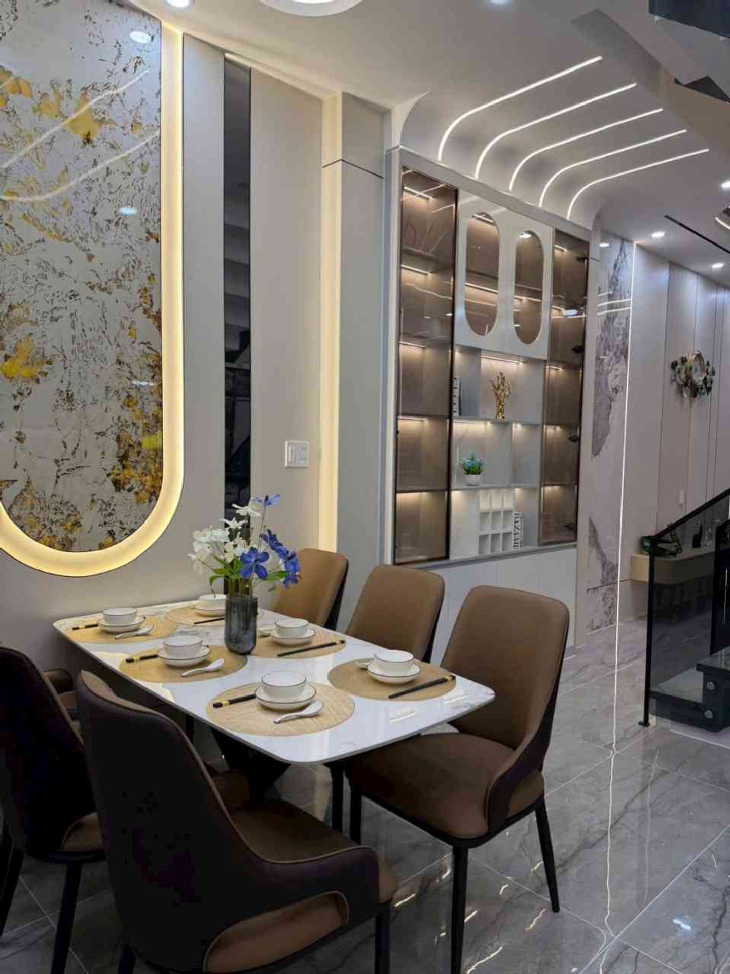 Nhà 3 tầng 4 phòng ngủ hướng Tây Nam ở phường Tân Sơn