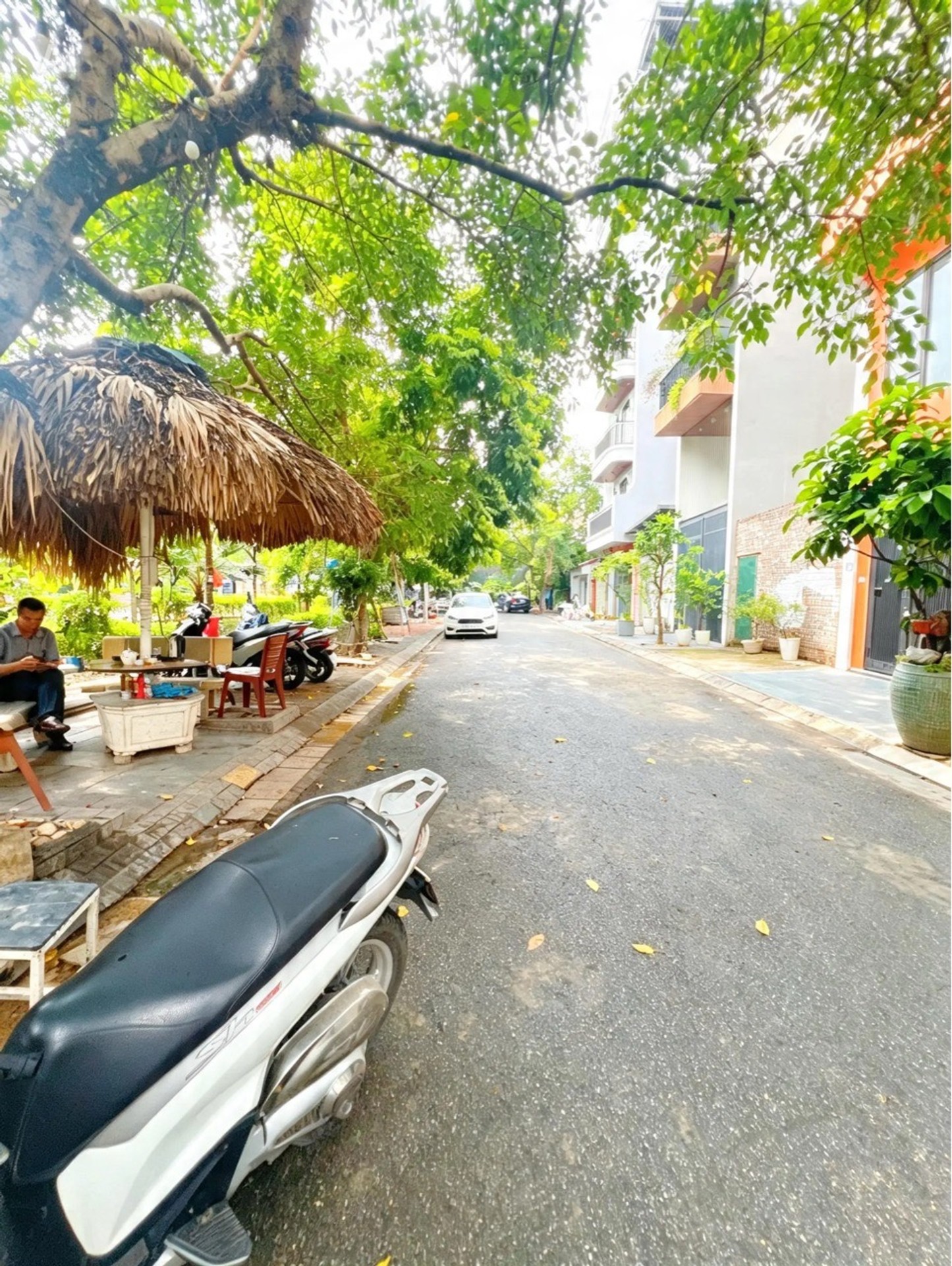Bán Nhà khu tái định cư phân l
Nguyễn Khắc Viện- Việt Hưng- Hà Nội:
view vườn hoa, tiện kinh doanh