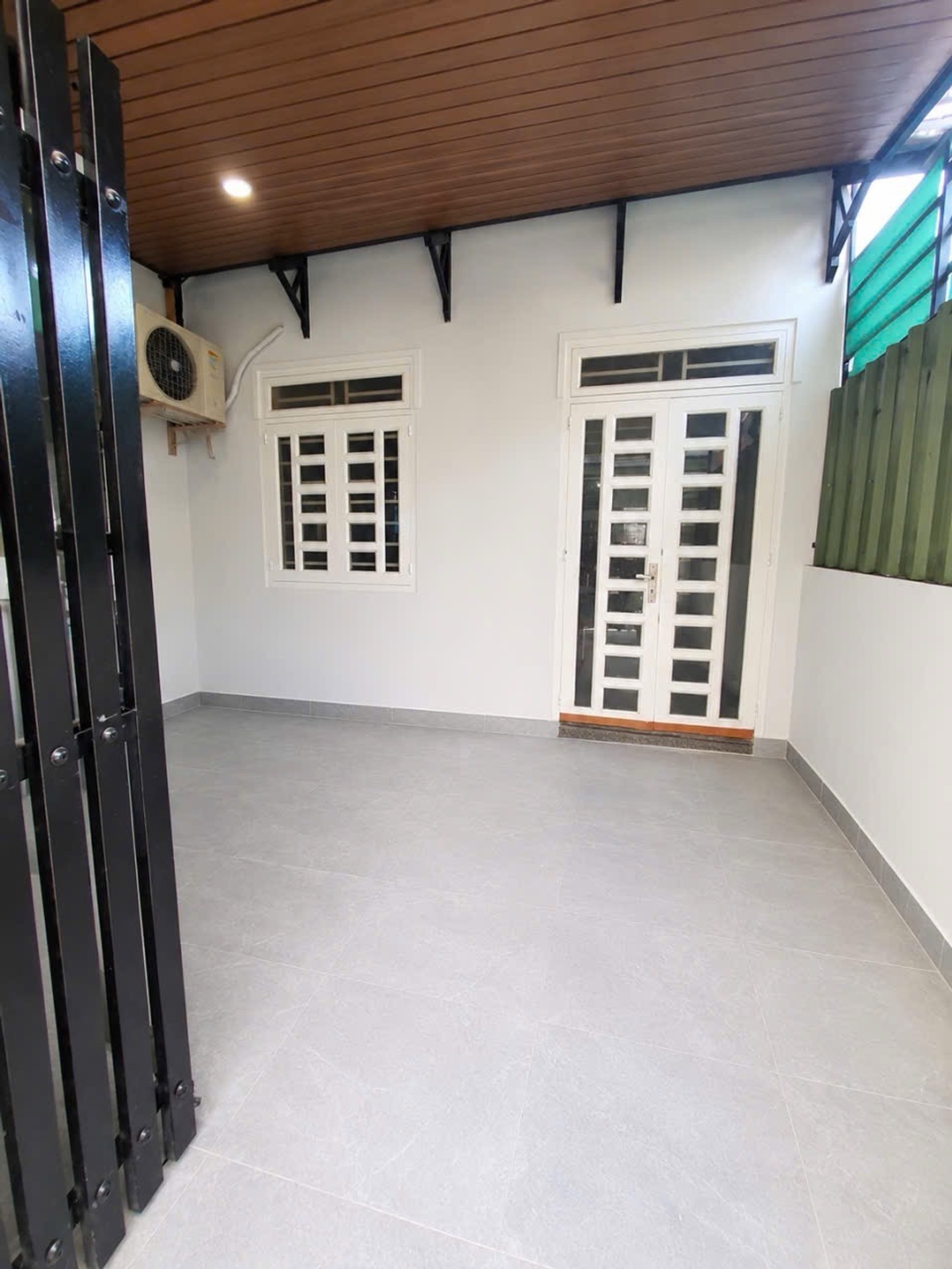 Cơ hội hiếm có sở hữu nhà mặt phố vị trí vàng gần Phạm Văn Đồng