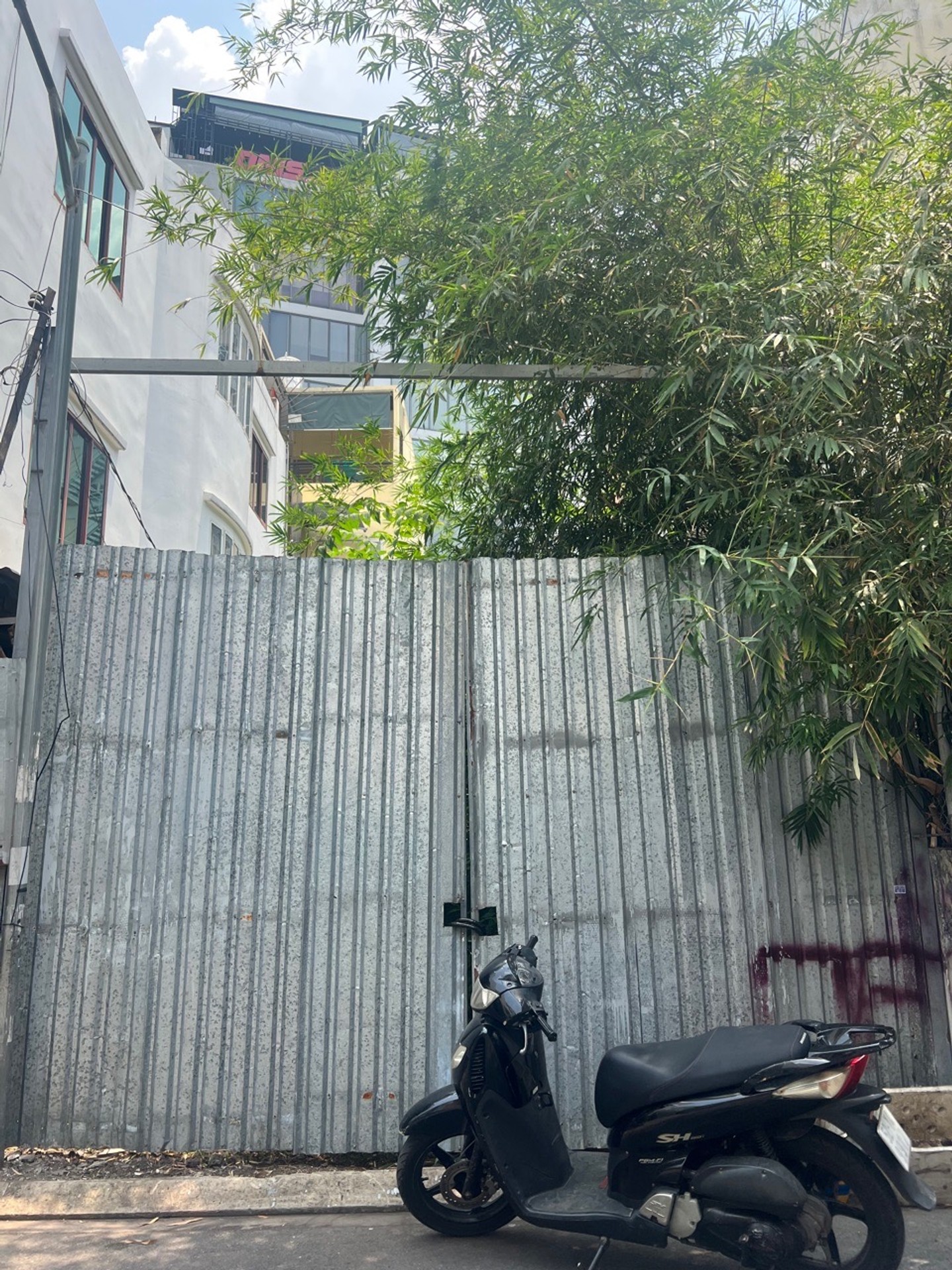 Bán đất 176m2 tổng diện tích tại Bạch Đằng, gần sân bay, giá ưu đãi