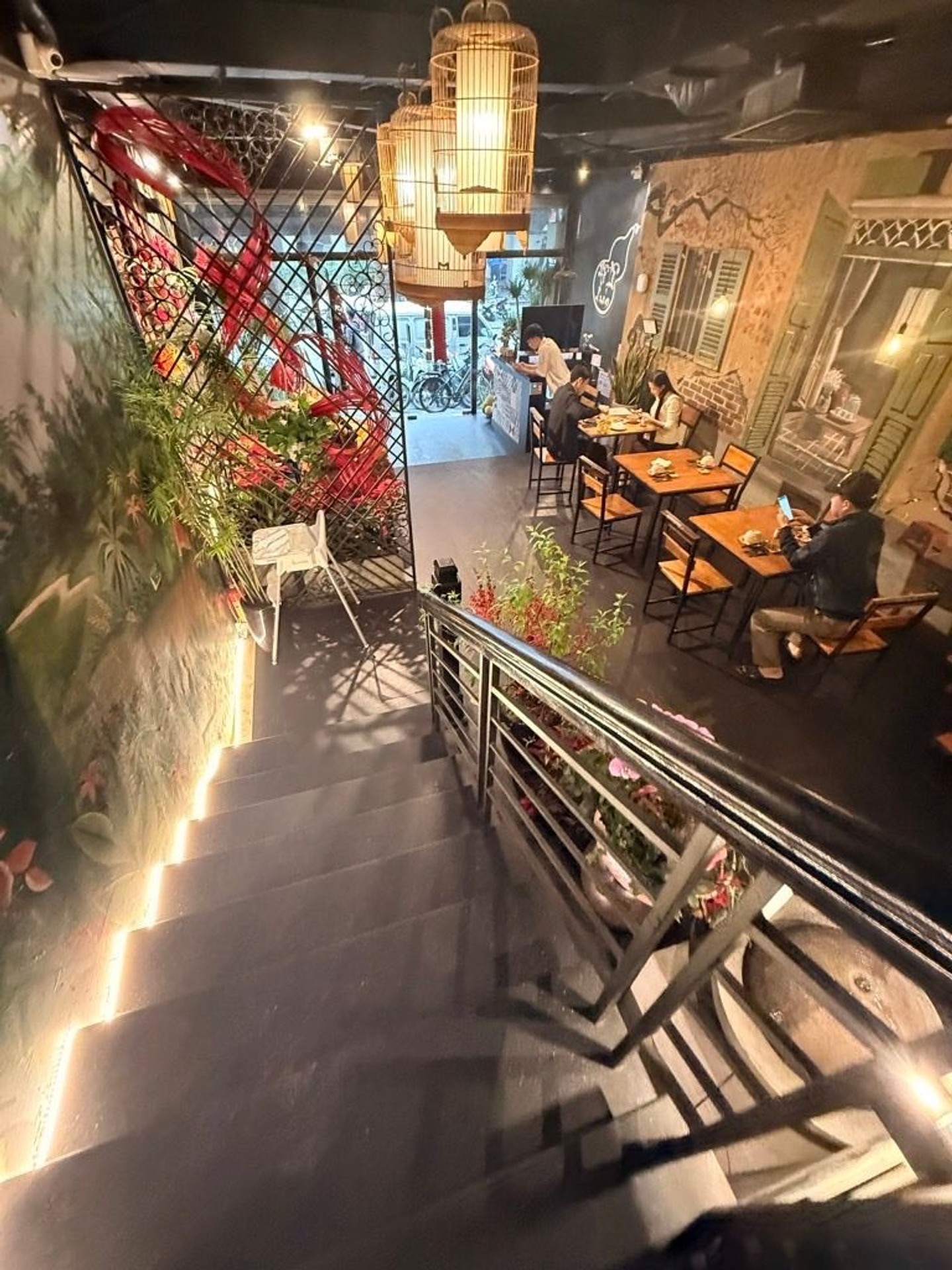 Biệt Thự Mặt Phố Trực Diện Hồ Hoàn Kiếm Với Diện Tích Lớn Và Mặt Tiền Rộng