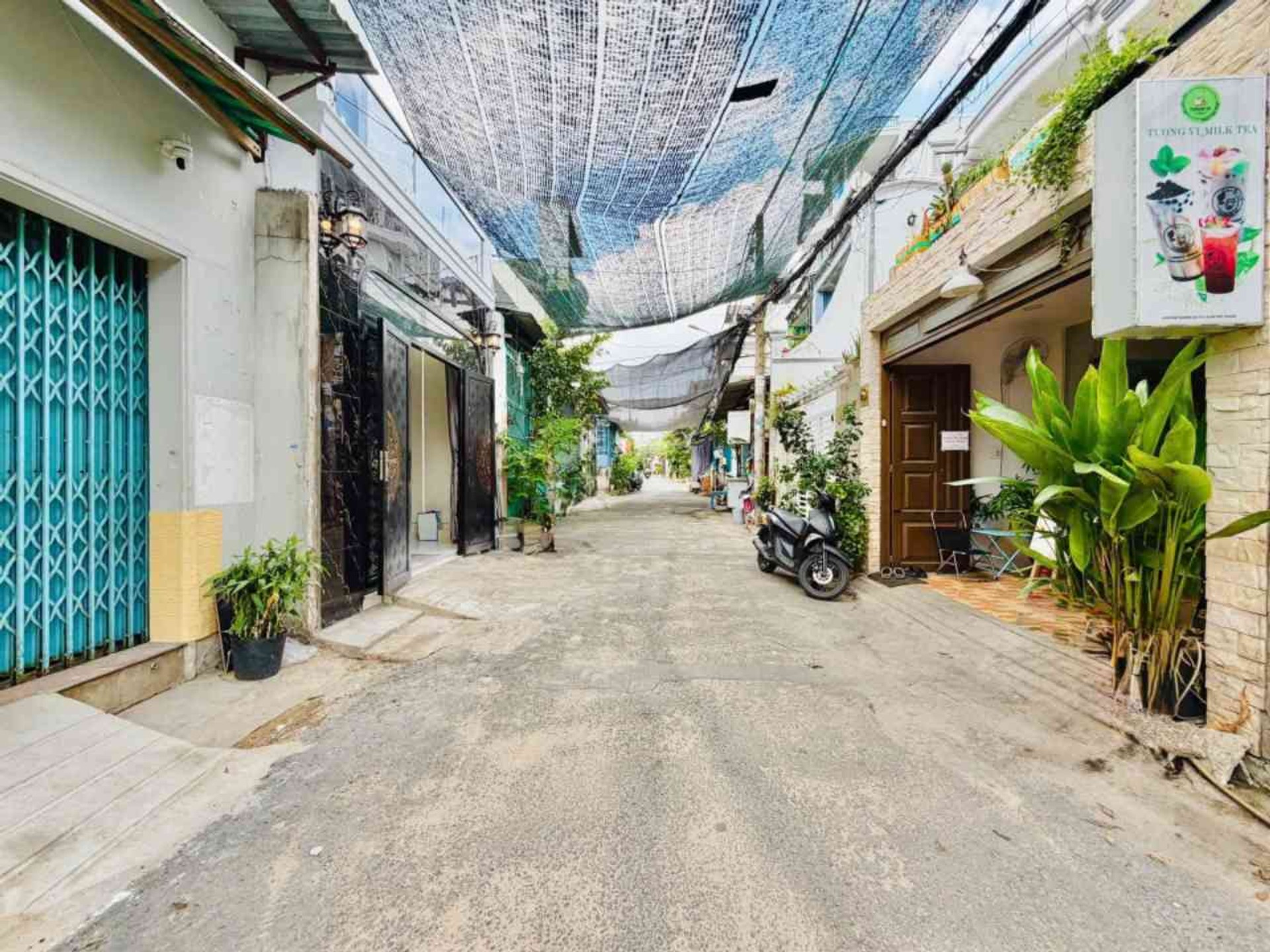 Nhà 2 tầng tiện nghi trên đường Bùi Quang Là