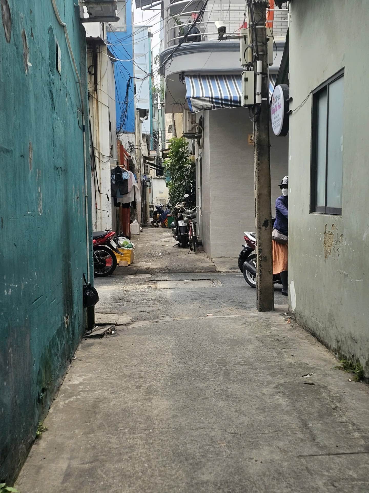 Bán nhà riêng 2 tầng tại xã Văn Chung, hẻm xe hơi, sổ vuông A4