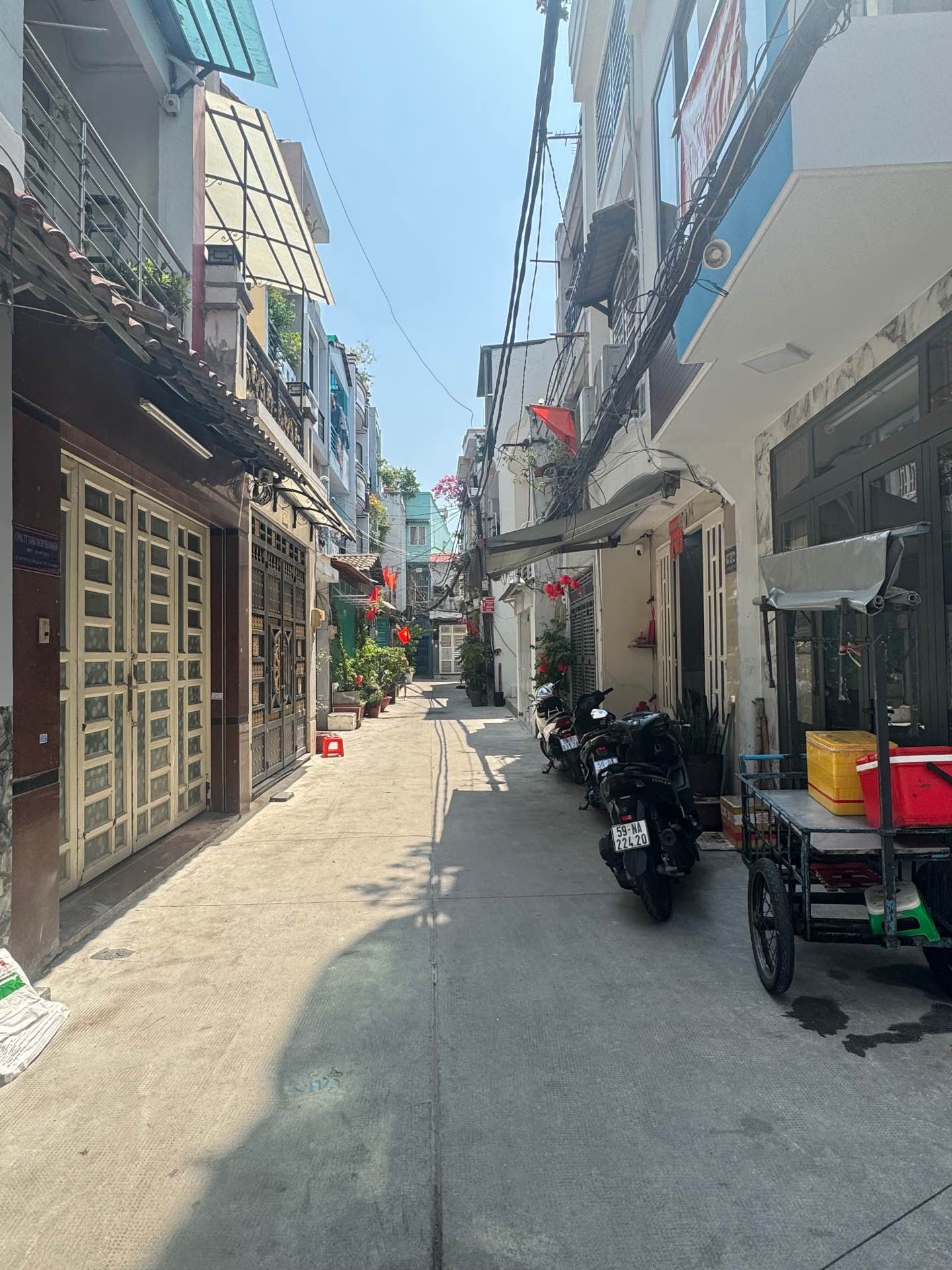 Cơ Hội Hiếm Có: Nhà Góc 2 Mặt Tiền Hẻm Xe Hơi Lạc Long Quân, Tân Bình