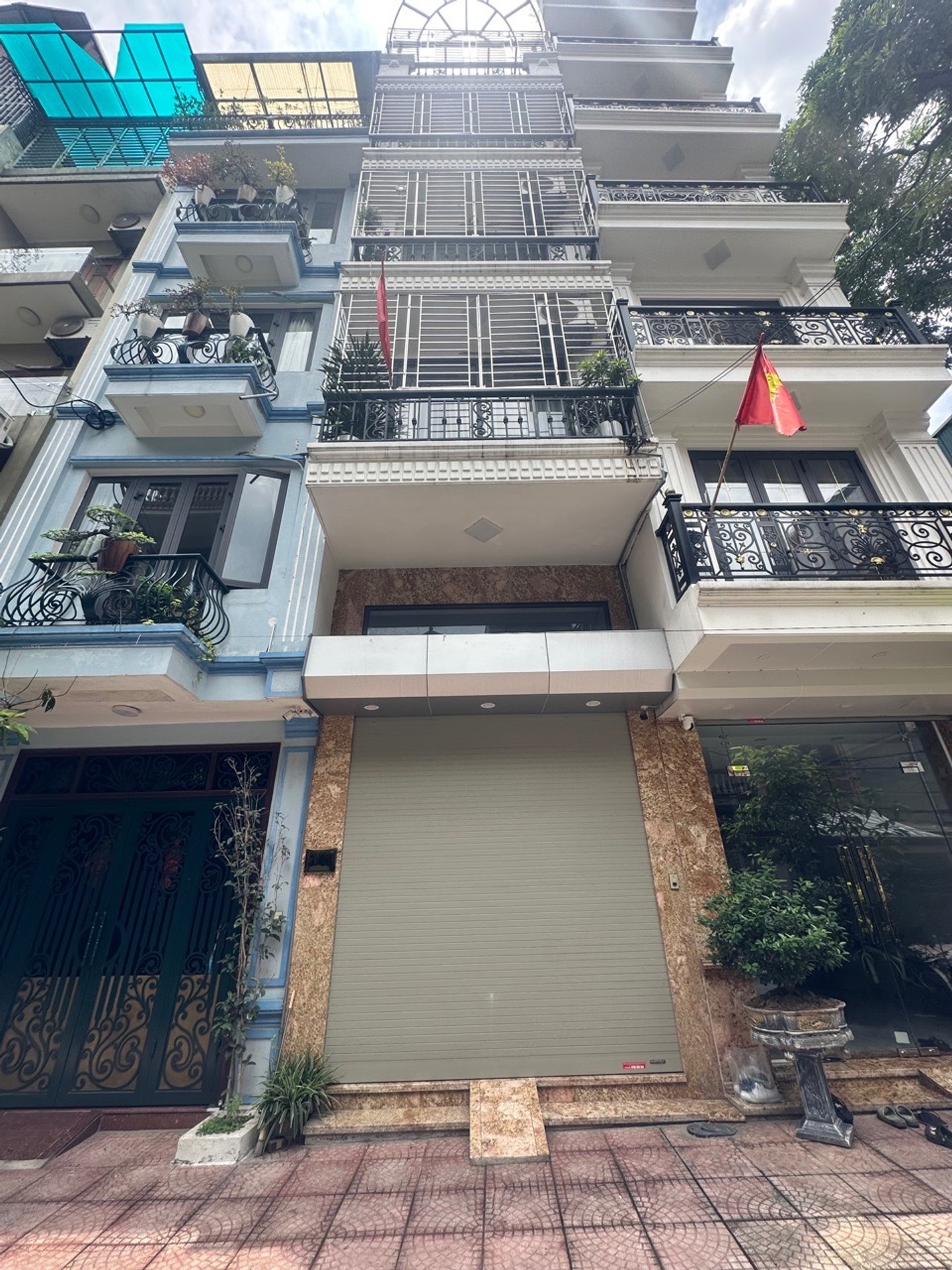 LÕI ĐỐNG ĐA QUẬN - PHÂN LÔ 6 TẦNG THANG MÁY - THIẾT KẾ HIỆN ĐẠI - 2 MẶT THOÁNG - ÔTÔ TRÁNH VỈA HÈ K