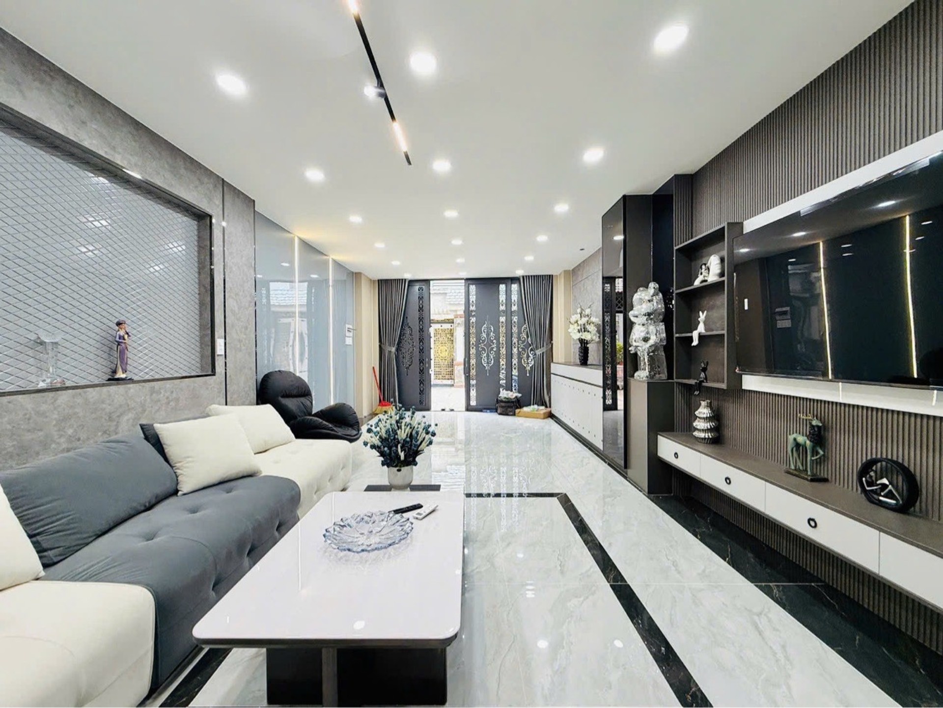 Nhà 6 tầng thang máy, hẻm xe hơi Gò Vấp, giá ưu đãi