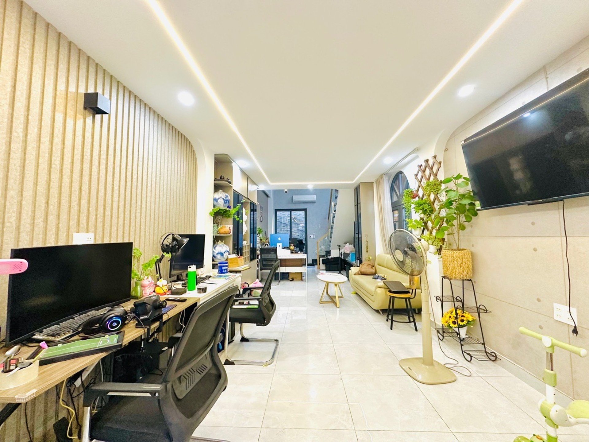Nhà góc 3 mặt tiền Gò Vấp, 5 tầng hiện đại