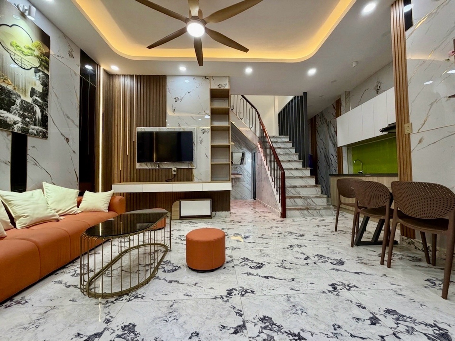 Bán nhà 2 tầng 3PN gần mặt tiền đường, khu an ninh quận Tân Bình