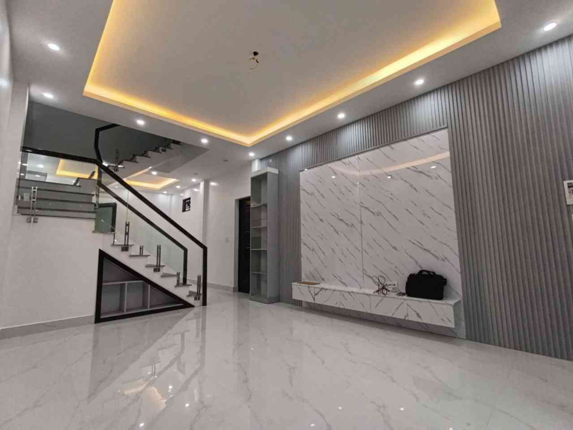 Bán nhà riêng 3 tầng tại xã phường Khánh Thịnh, thiết kế tân cổ điển, xây mới độc lập