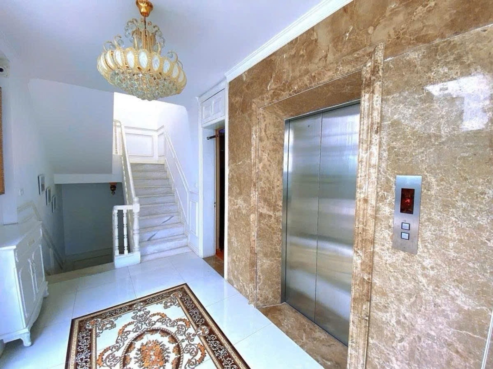 Tòa căn hộ 7 tầng đỉnh tại Cầu Giấy - Dòng tiền ổn định, đầu tư siêu lợi