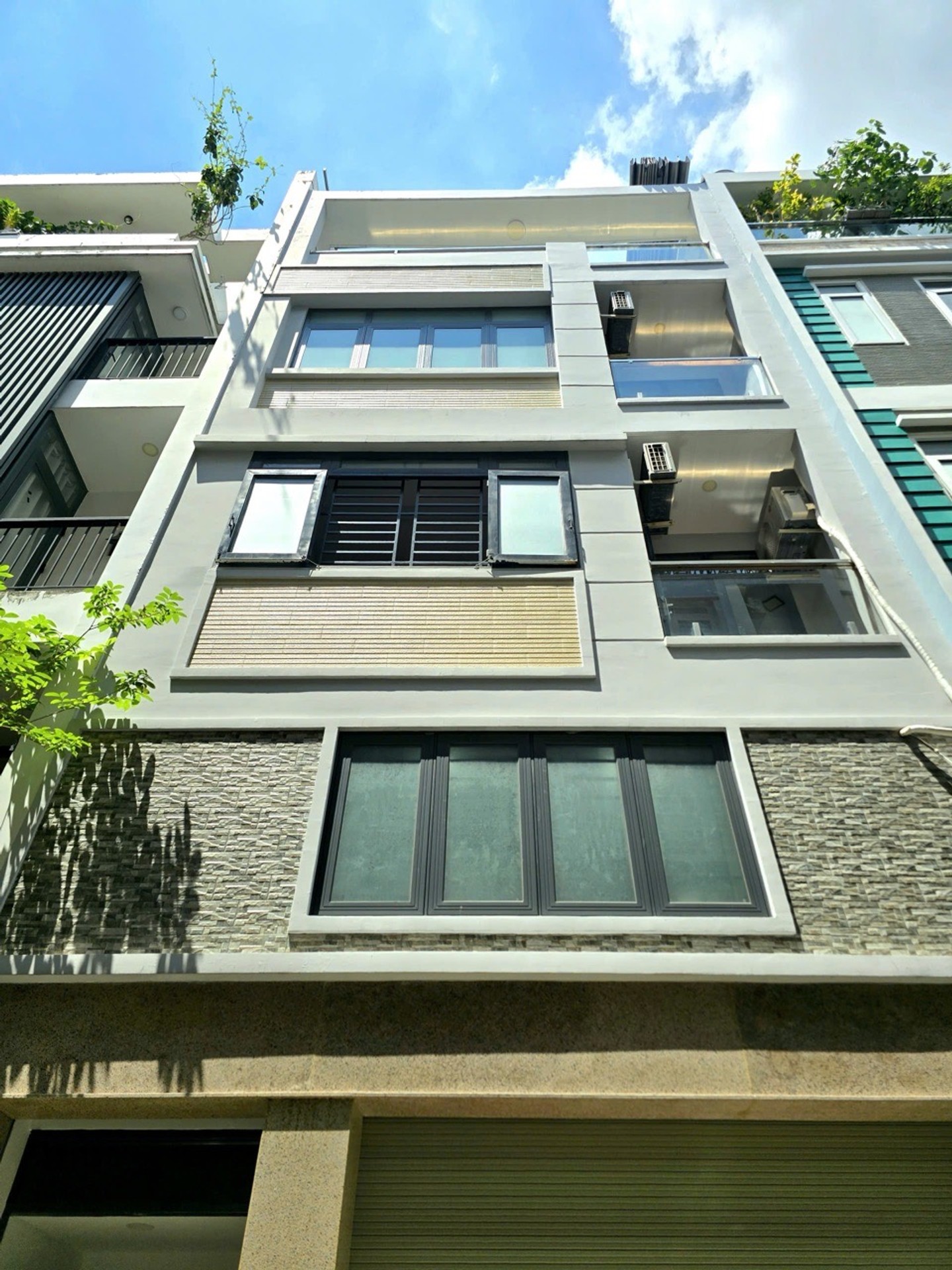 Nhà 5 tầng khu dân trí cao phường 9 Tân Bình, sổ hoàn công