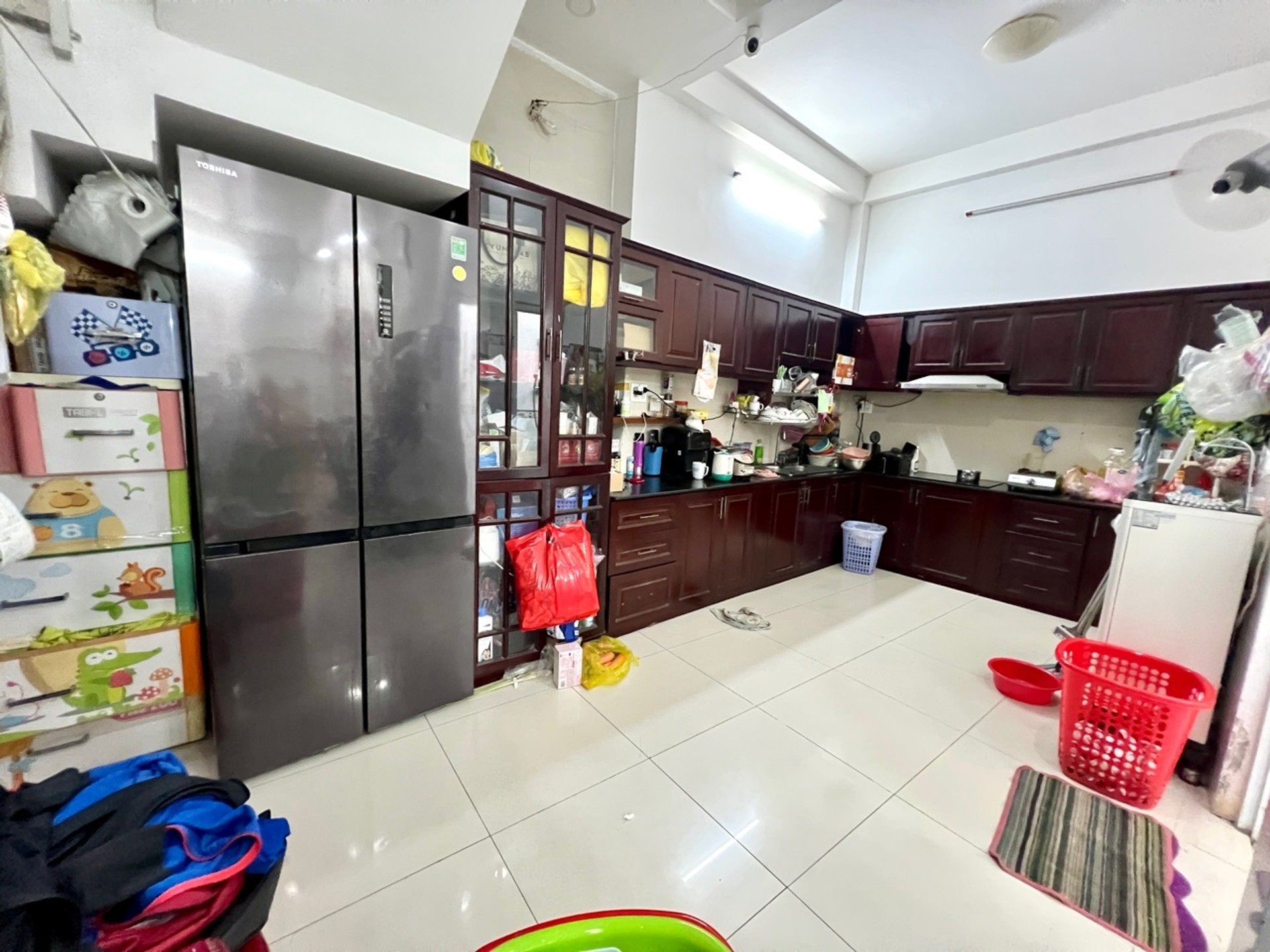 Bán nhà 4 tầng 3 phòng ngủ vị trí thuận tiện tại Lạc Long Quân