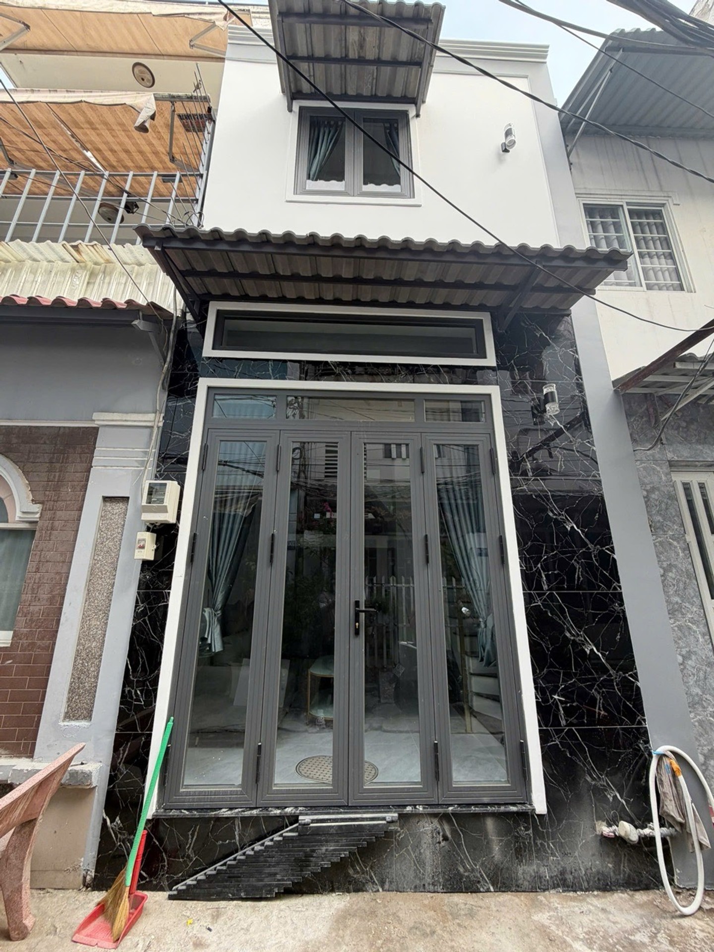 NHÀ MỚI Q7 / GIÁP Q4 / 3PN đủ NT / CHỈ 3,49 TỶ