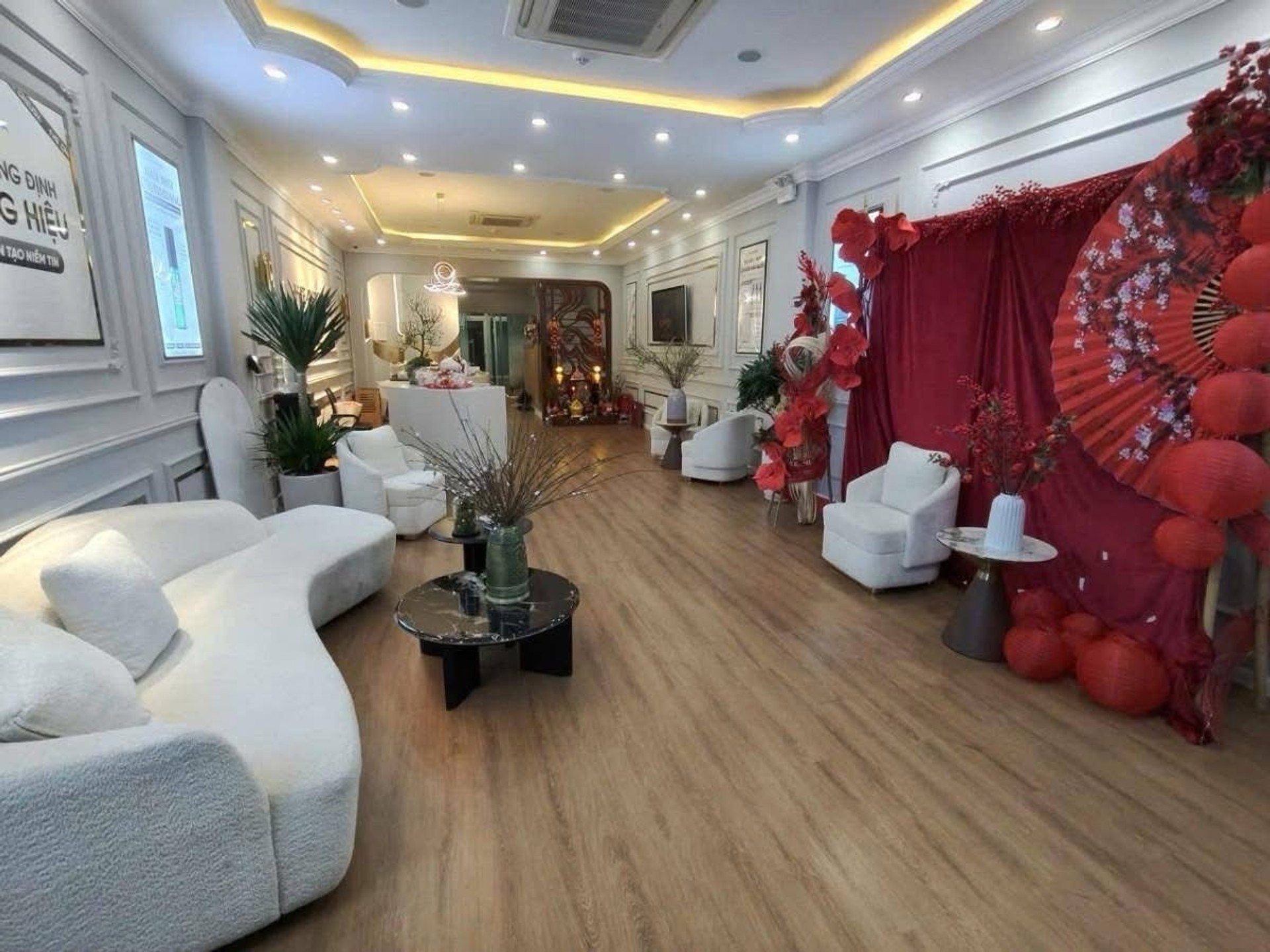 Nhà mặt phố Vũ Phạm Hàm, 7 tầng, kinh doanh đỉnh
