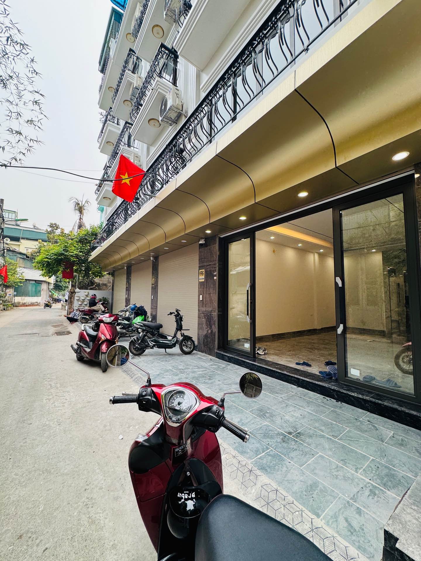 Bán nhà riêng 6 tầng có thang máy tại Tân Mai, ô tô vào nhà, view thoáng