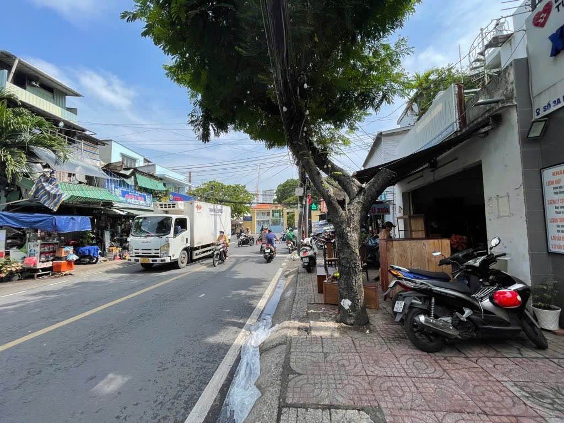 Bán nhà mặt tiền Dạ Nam 138m2, ngang gần 6m, phù hợp đầu tư