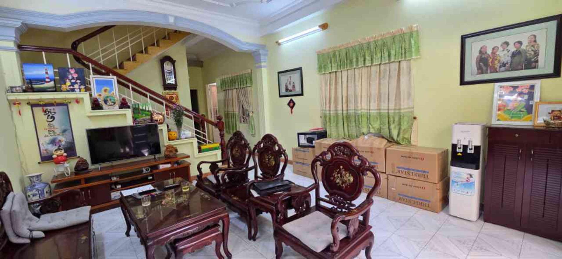 Bán nhà 3 tầng rộng 100m2 tại Lạc Long Quân, khu dân trí cao