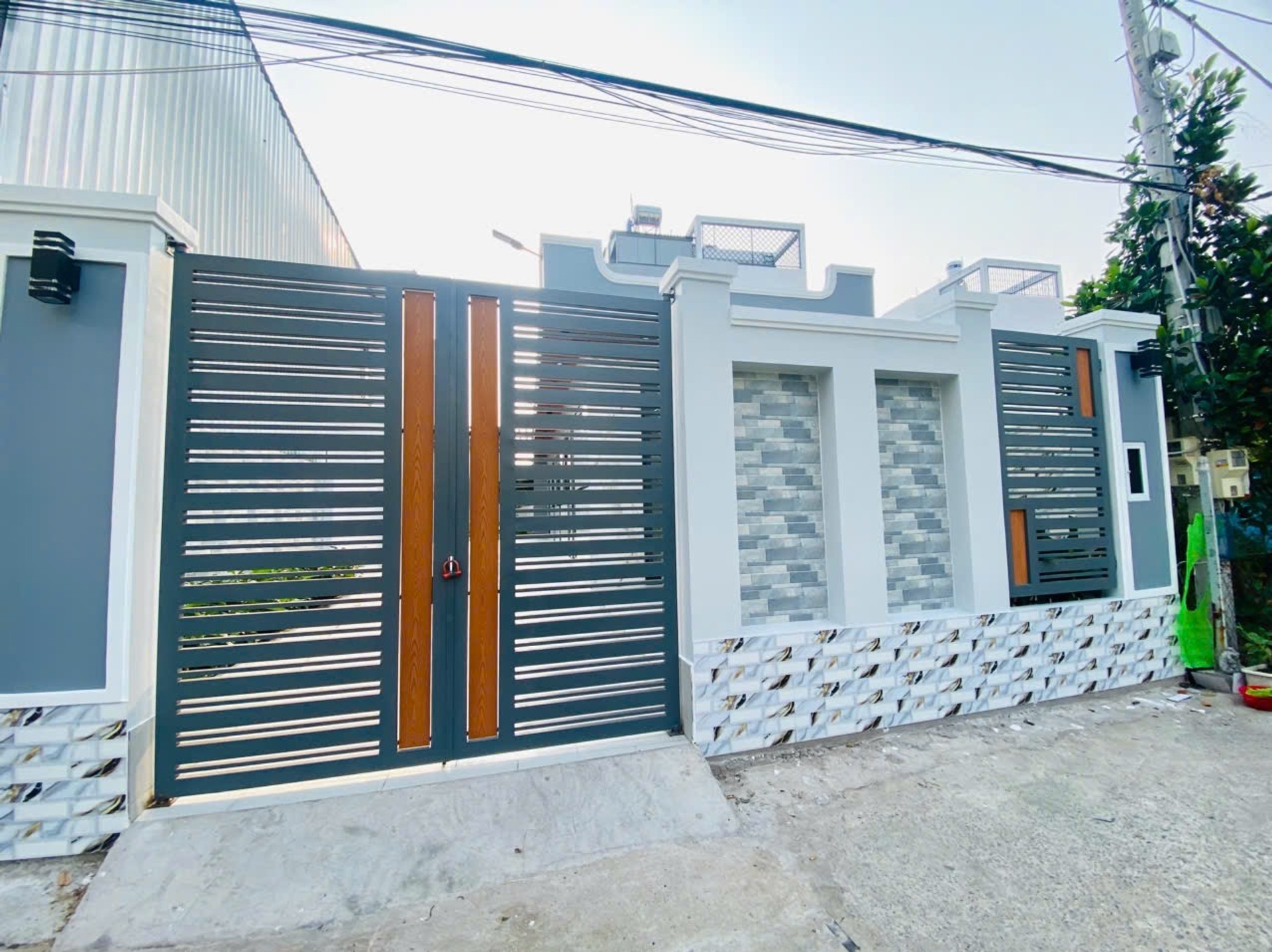 Bán nhà riêng tại Huỳnh Tấn Phát, nhà trệt rộng 114 m² hướng Đông Bắc