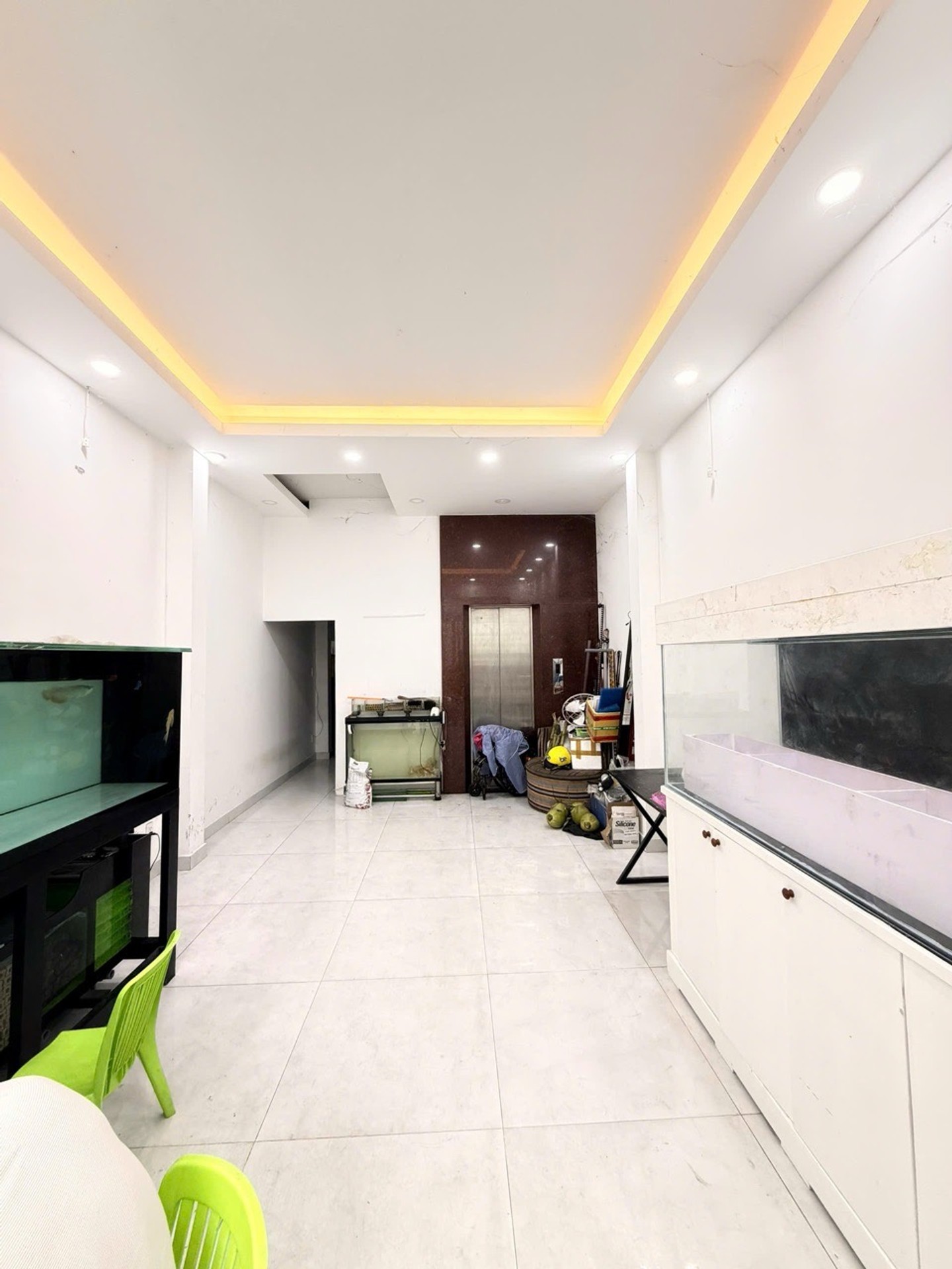 Bán nhà 4 tầng có thang máy hẻm ô tô phường Tân Bình