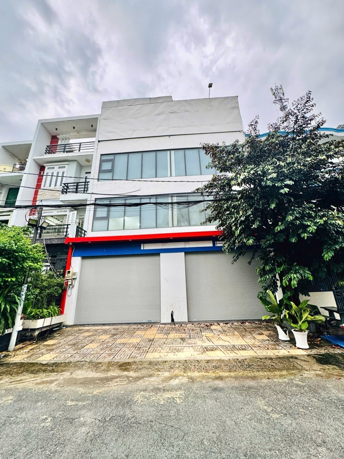 Nhà mặt phố 200m2, 4 tầng, kinh doanh khu tân tạo tên lửa- Bình tân.