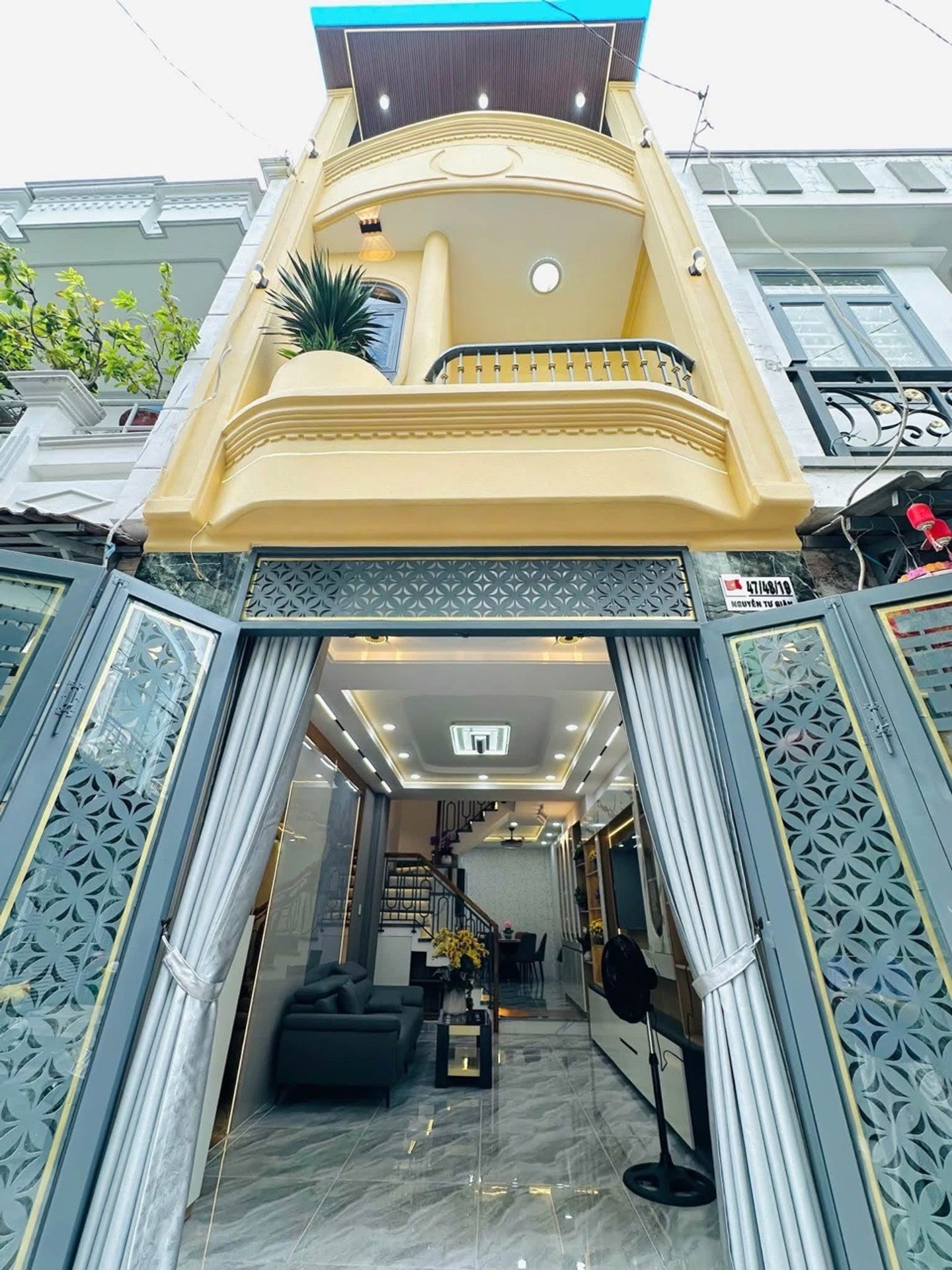 Nhà đẹp ngõ ô tô Nguyễn Tư Giản, giá tốt