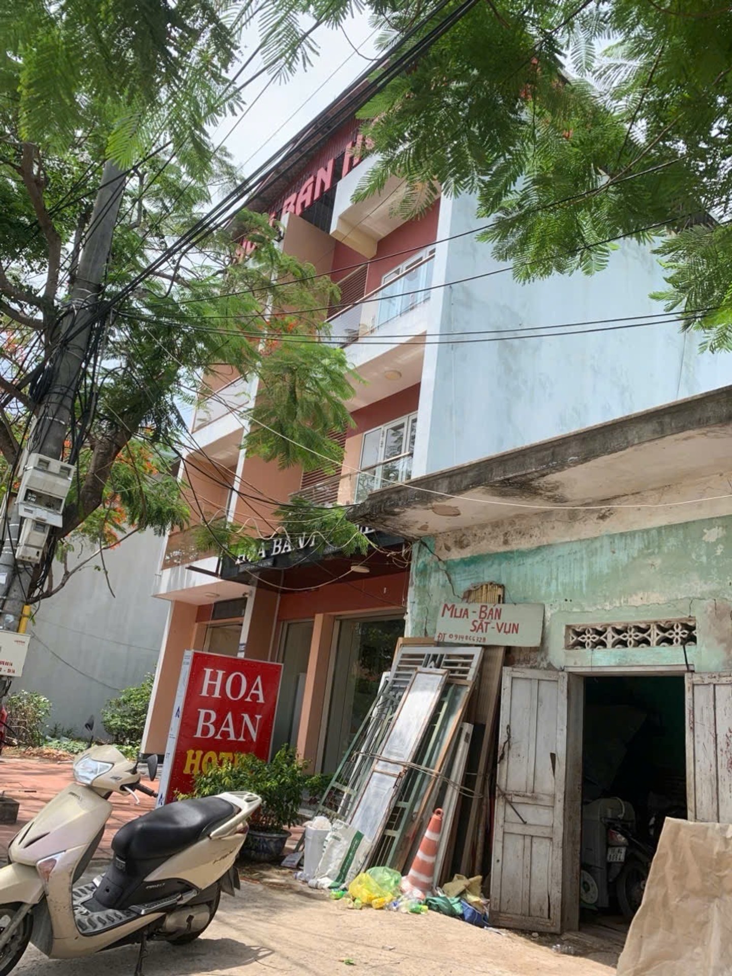 Cơ hội hiếm có sở hữu nhà mặt phố Phạm Văn Đồng giá tốt