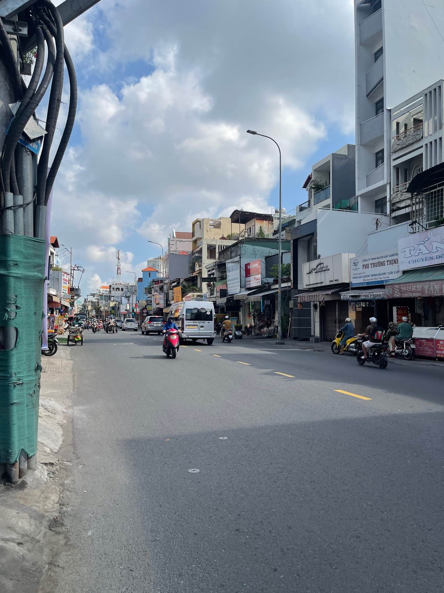 Nhà hẻm xe hơi Lạc Long Quân giá mê ly giảm ngay 500 triệu