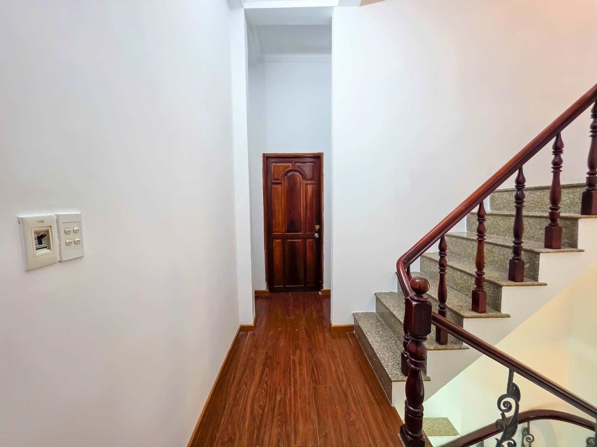 Bán nhà riêng 3 tầng 56m2 tại phường Nguyễn Văn Quỳ, Quận 7, giá 6.8 tỷ