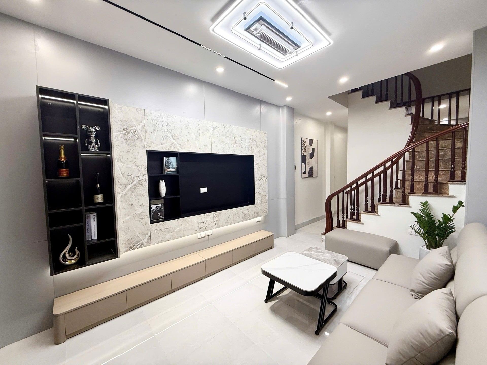 Bán nhà riêng 4 tầng tại quận, diện tích 33m2, Full nội thất, gần ô tô