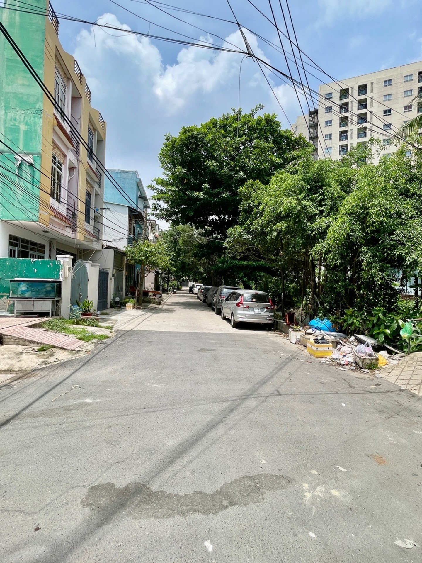 Nhà 2 tầng 4 phòng ngủ lô góc hẻm xe hơi phường 15 Tân Bình