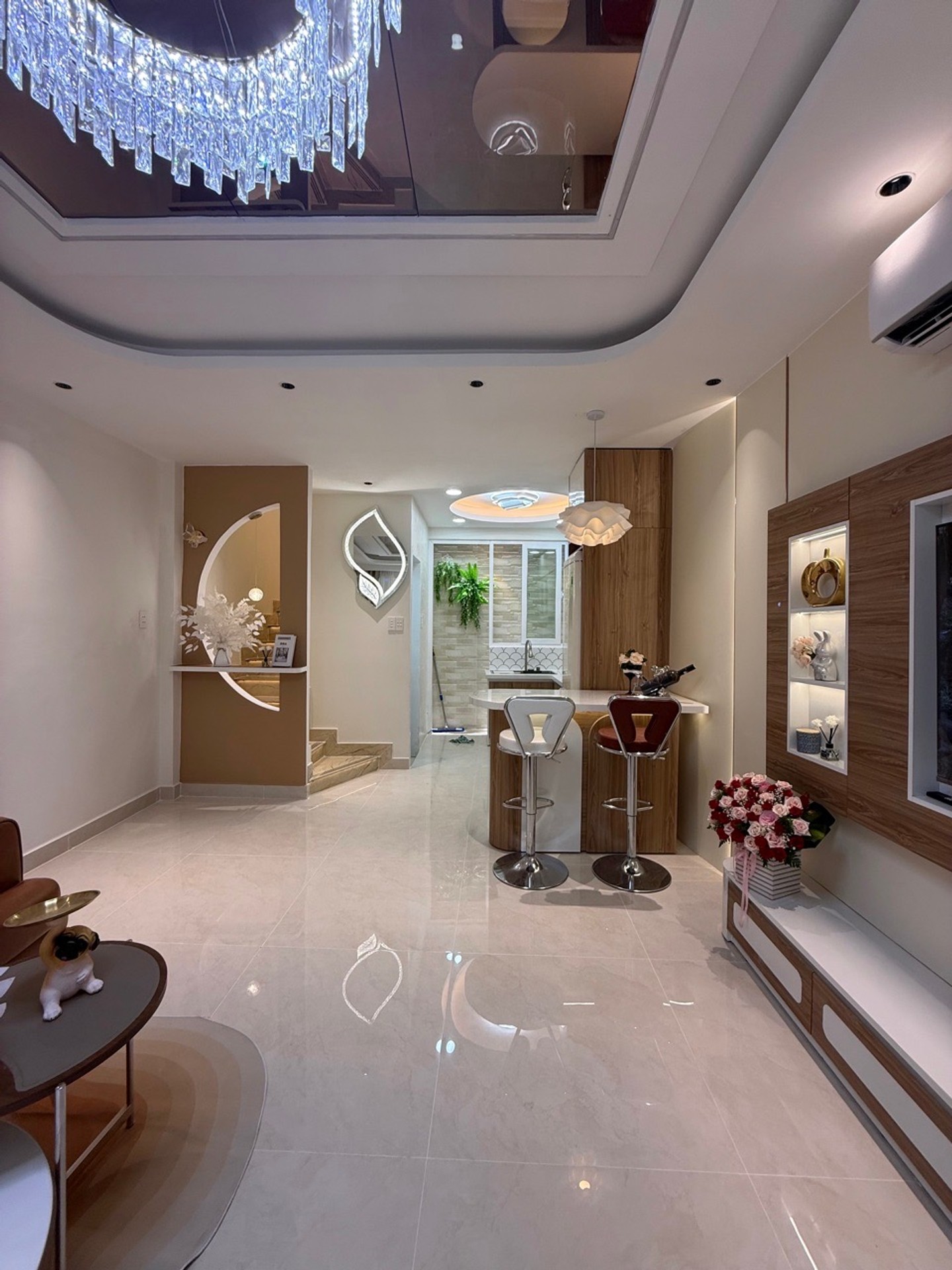 Nhà xinh Tân Bình, gần sân bay, sống tiện nghi