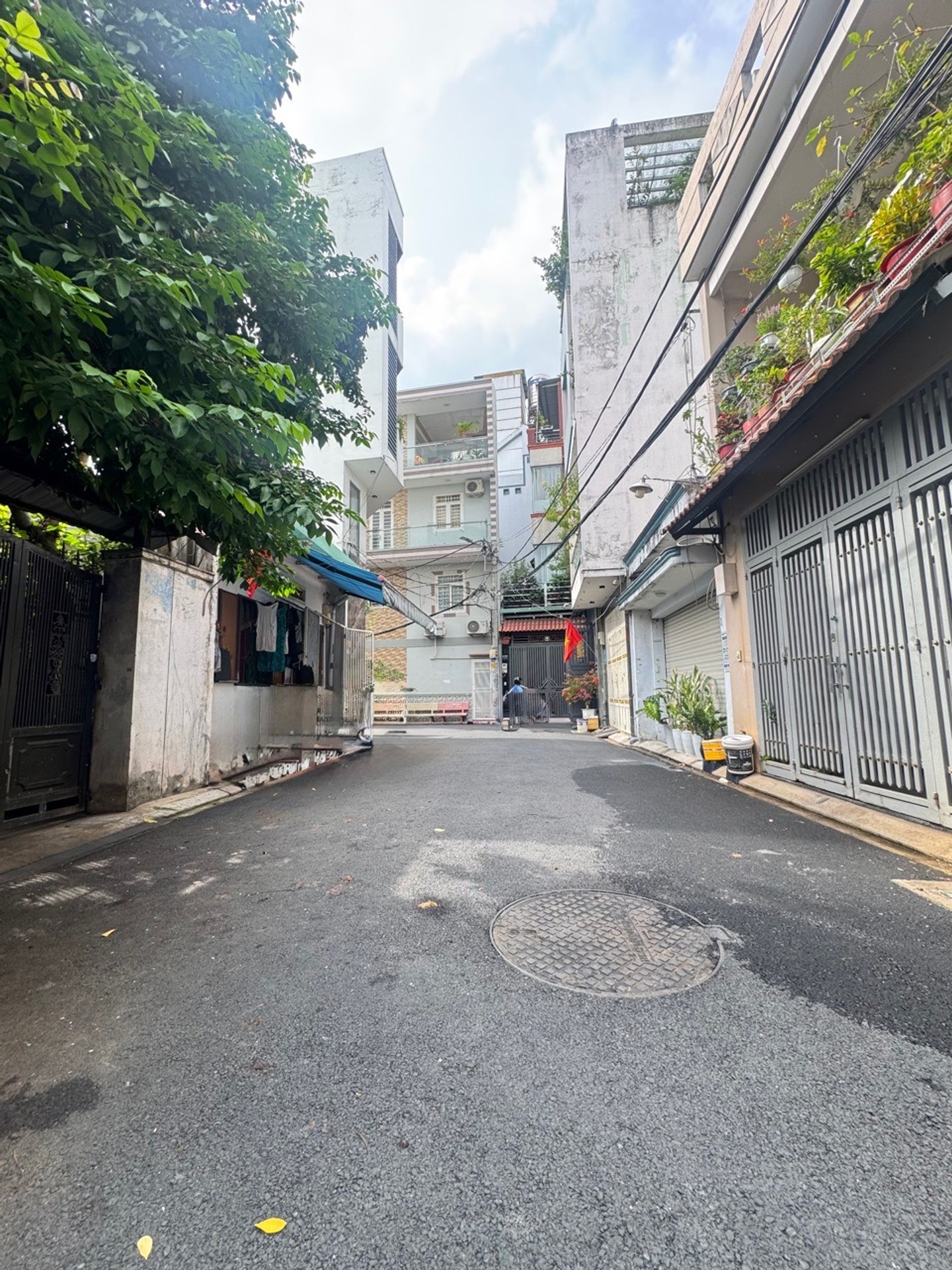 Nhà 2 tầng 53m2 Tân Sơn Nhì giá chỉ 5,8 tỷ có sổ hoàn công