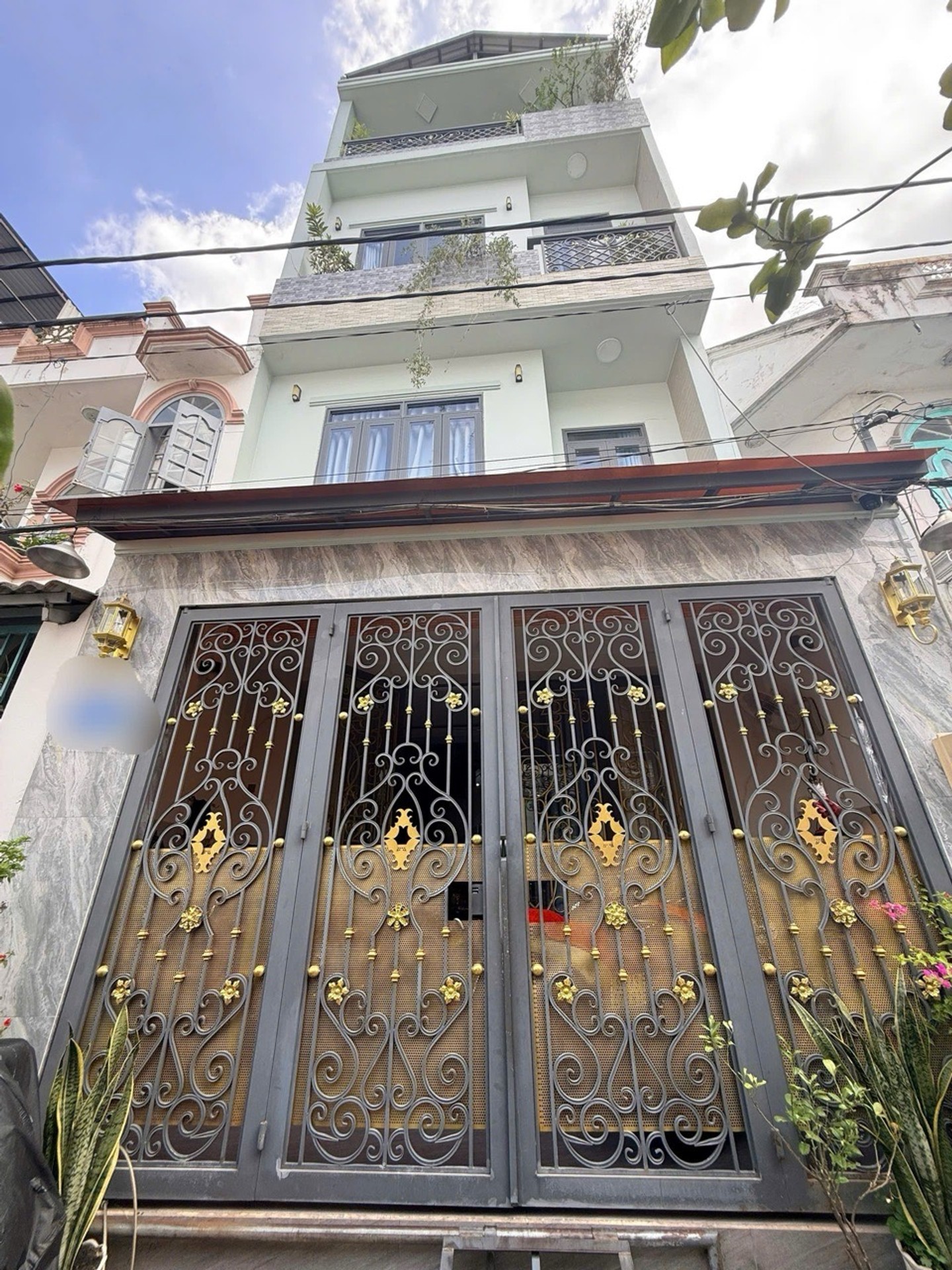Bán nhà riêng 4 tầng tại xã Nhà Bè, hẻm xe hơi, diện tích 46m2, giá 5,65 tỷ VNĐ