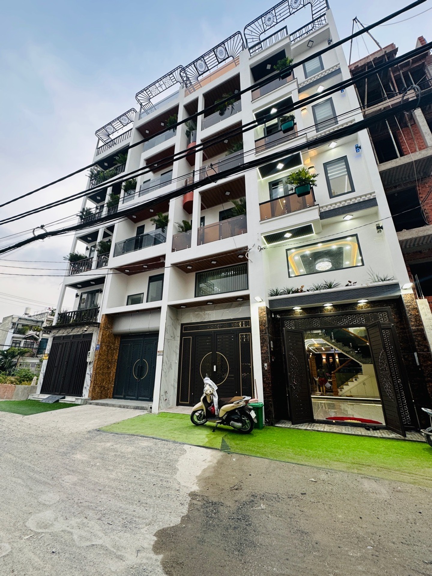 Nhà Phố Sang Trọng 5 Tầng Tại Tân Chánh Hiệp Với Thiết Kế Hiện Đại
