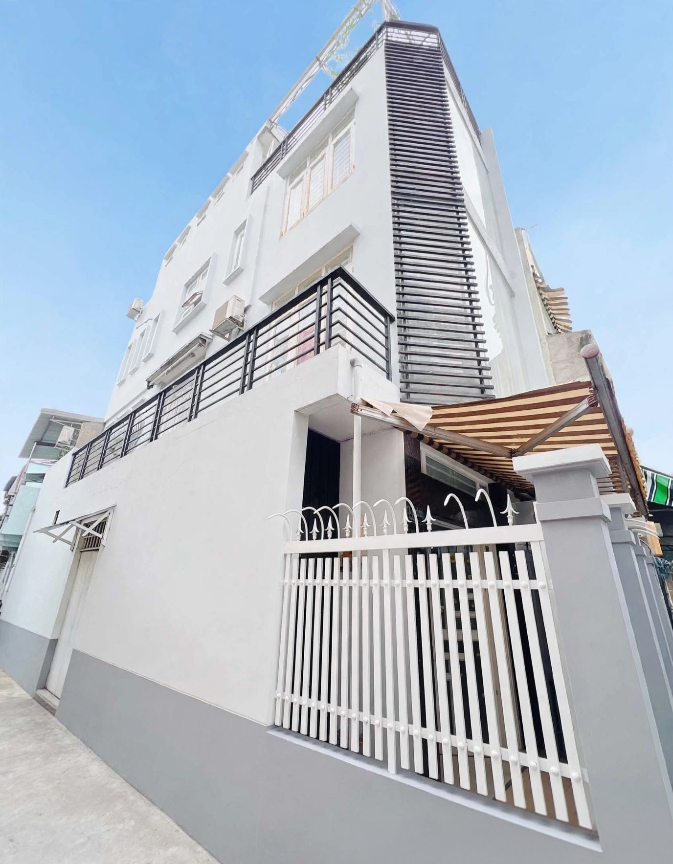 Gần khu Ẩm thực Vĩnh Khánh - 47m² - 4 Tầng - Nhỉnh 4 tỷ - Sổ vuông đẹp