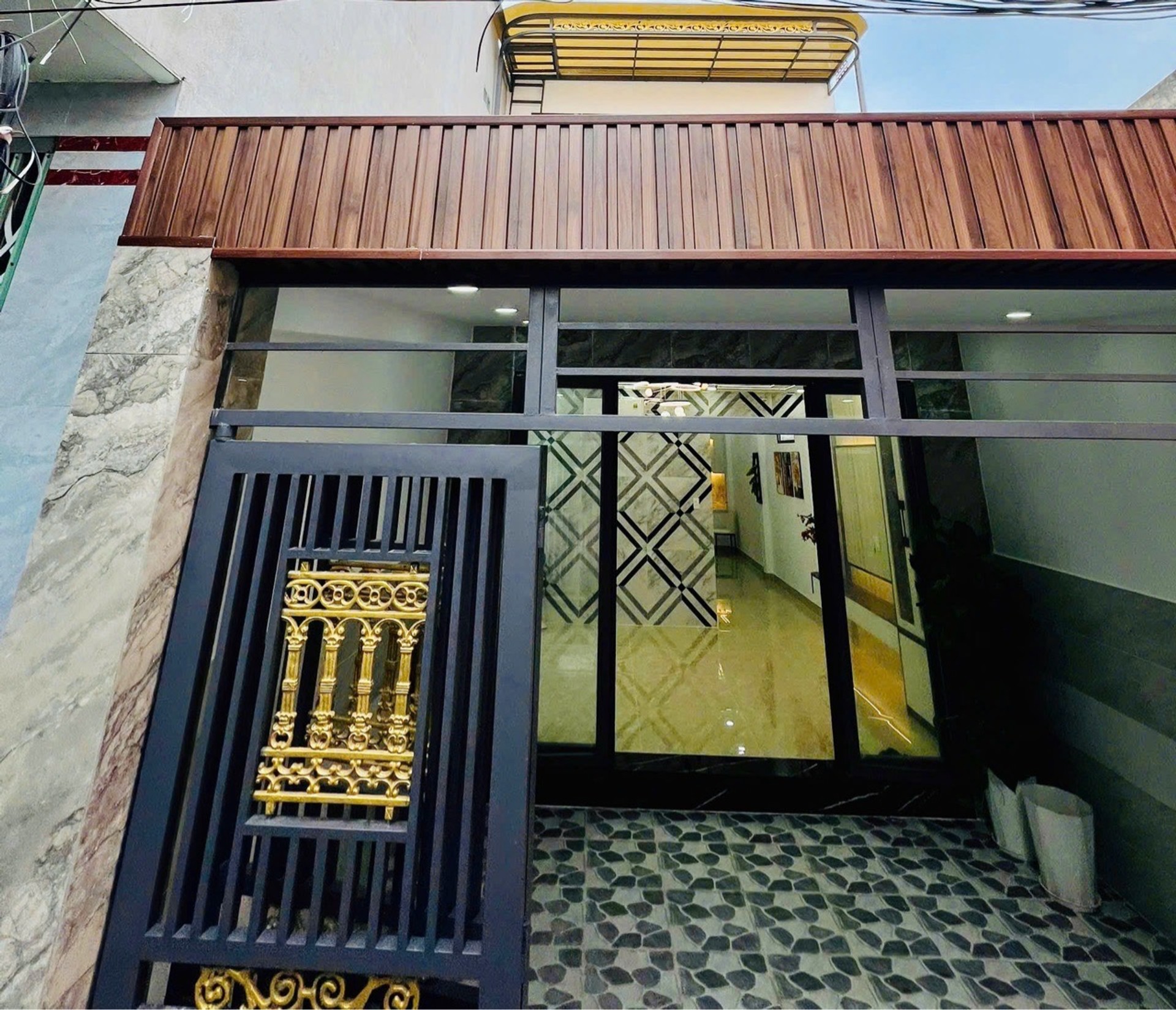 Bán nhà riêng 2 tầng tại phường Huỳnh Tấn Phát, diện tích 338 m2, sân rộng, 3 phòng ngủ